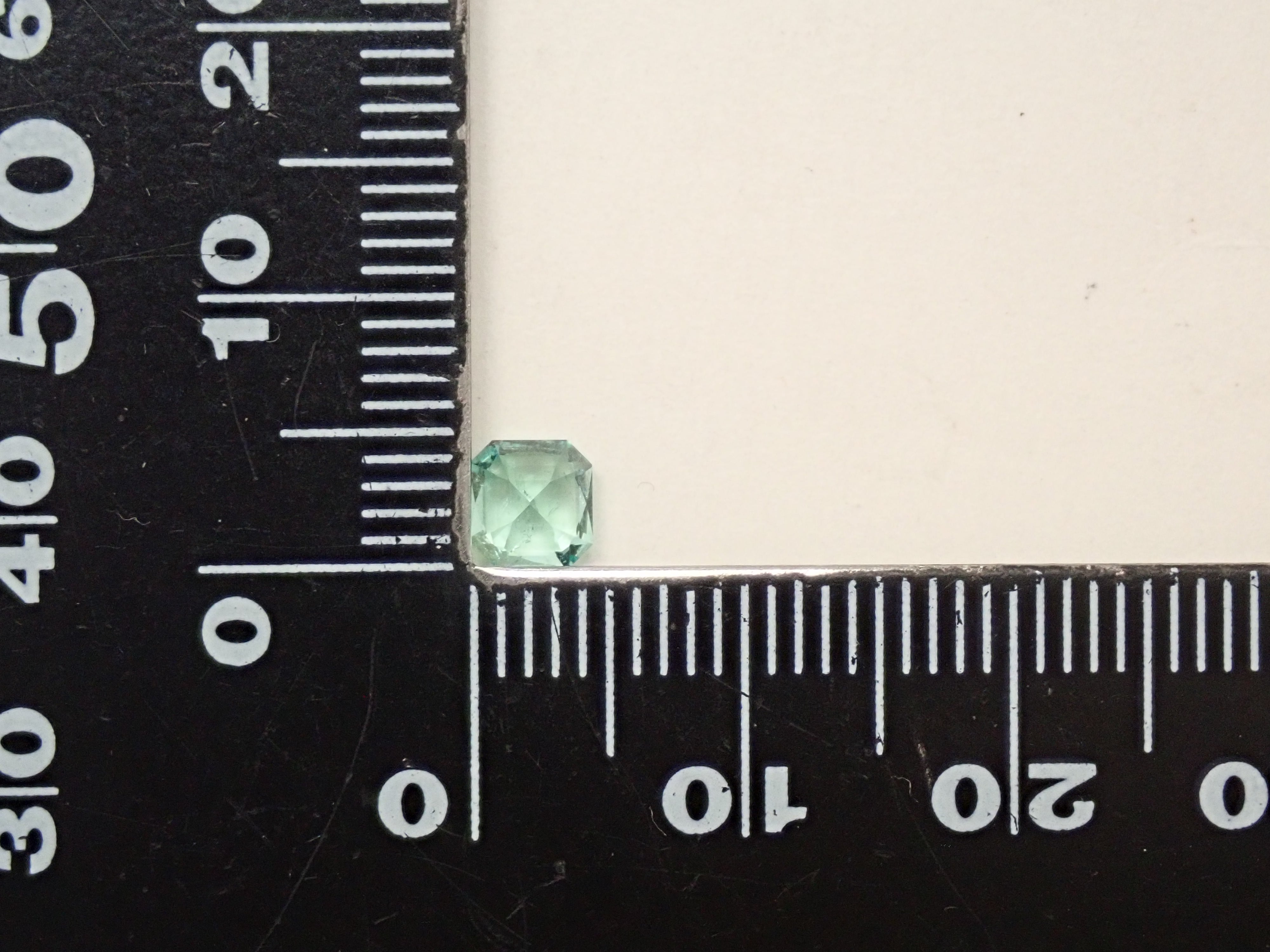 [11/2 22:00] 巴西薄荷祖母綠裸石，0.491克拉