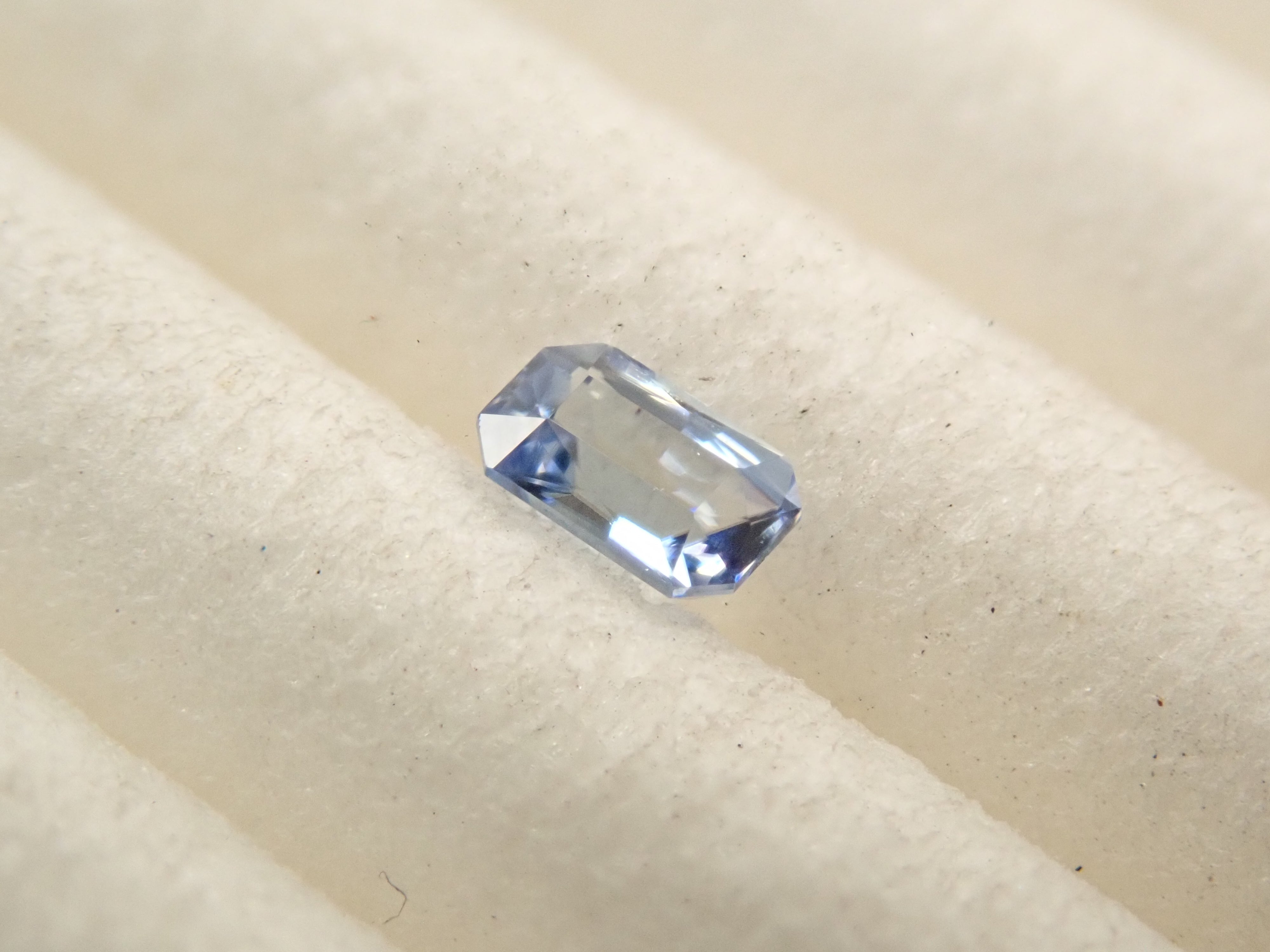 アメリカ産ベニトアイト 0.071ctルース