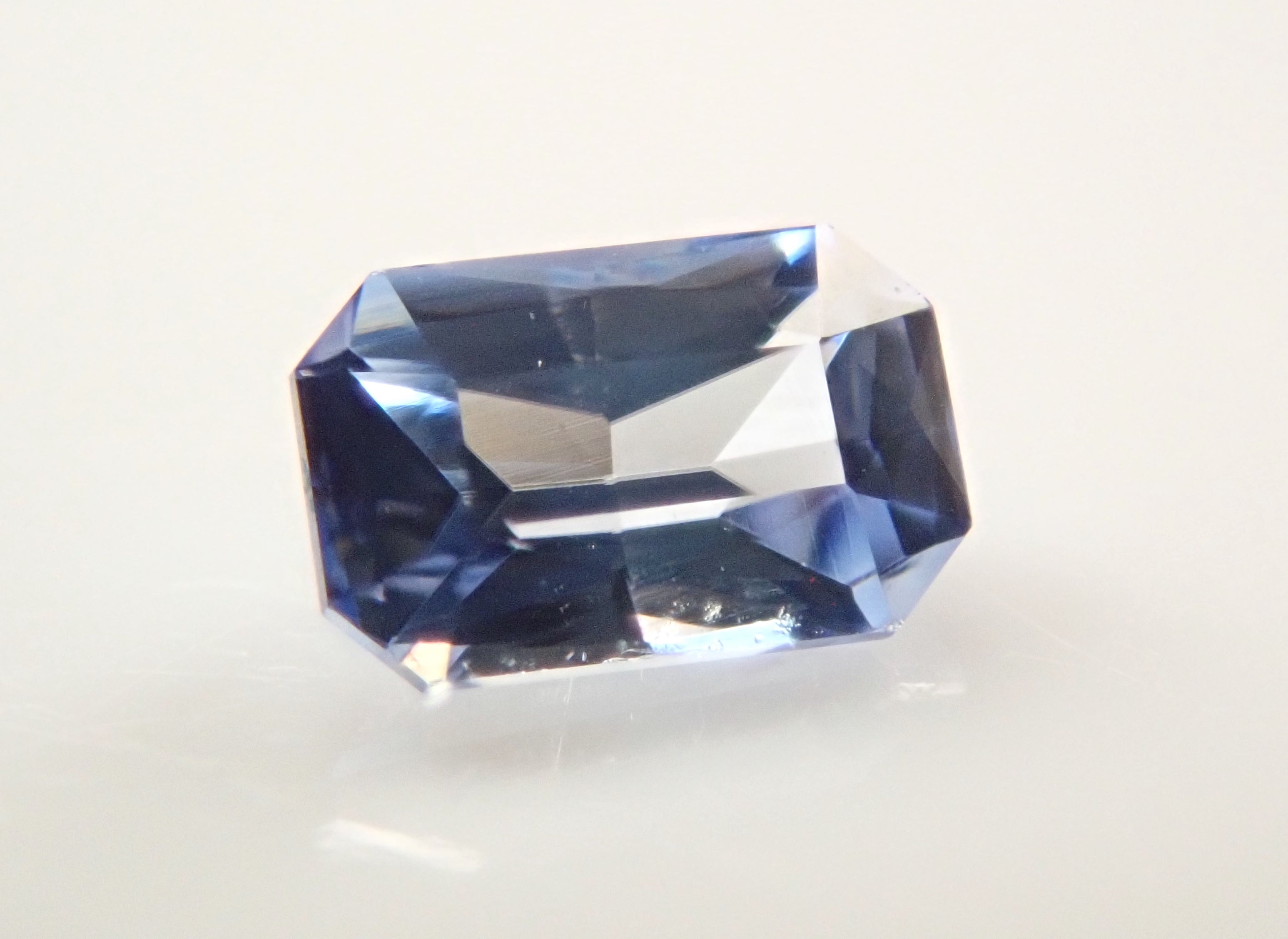 アメリカ産ベニトアイト 0.071ctルース