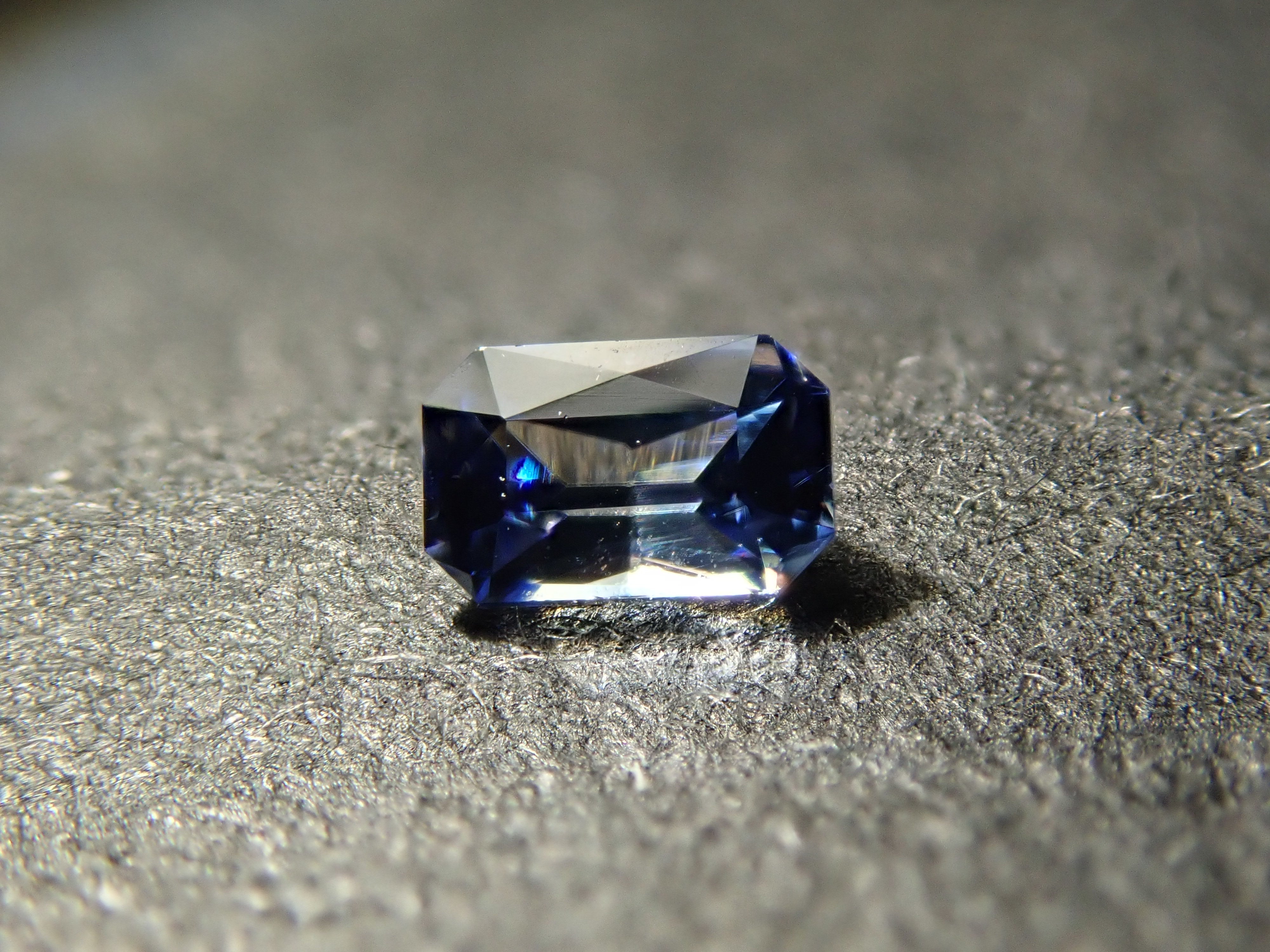 アメリカ産ベニトアイト 0.071ctルース