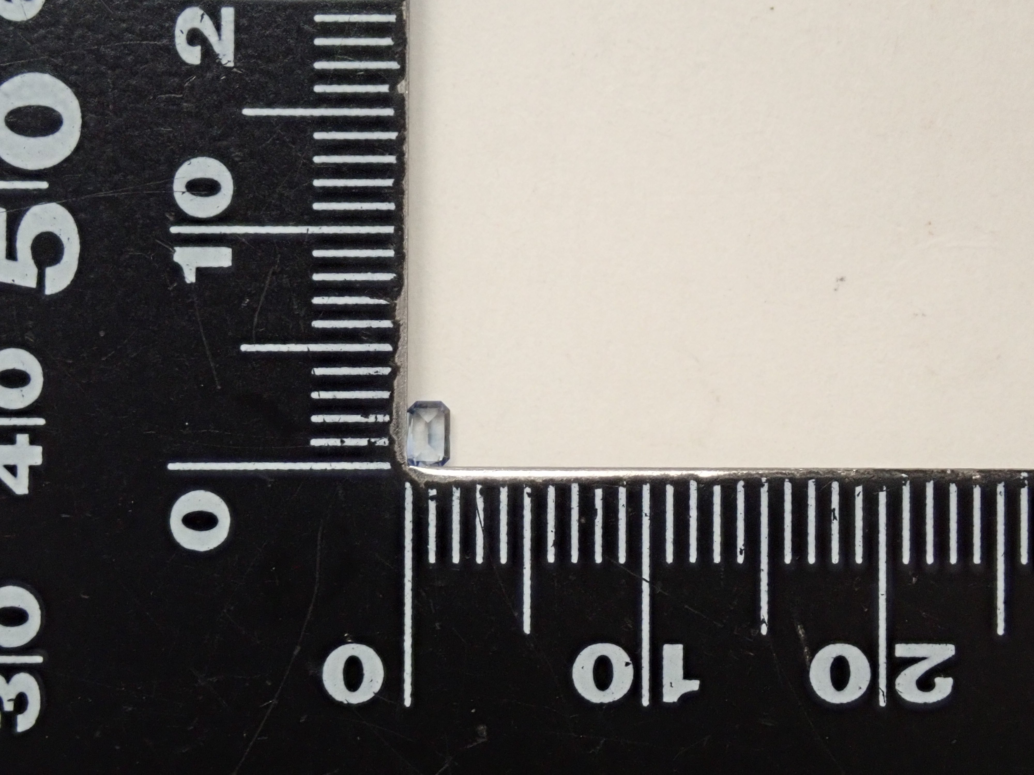 アメリカ産ベニトアイト 0.071ctルース