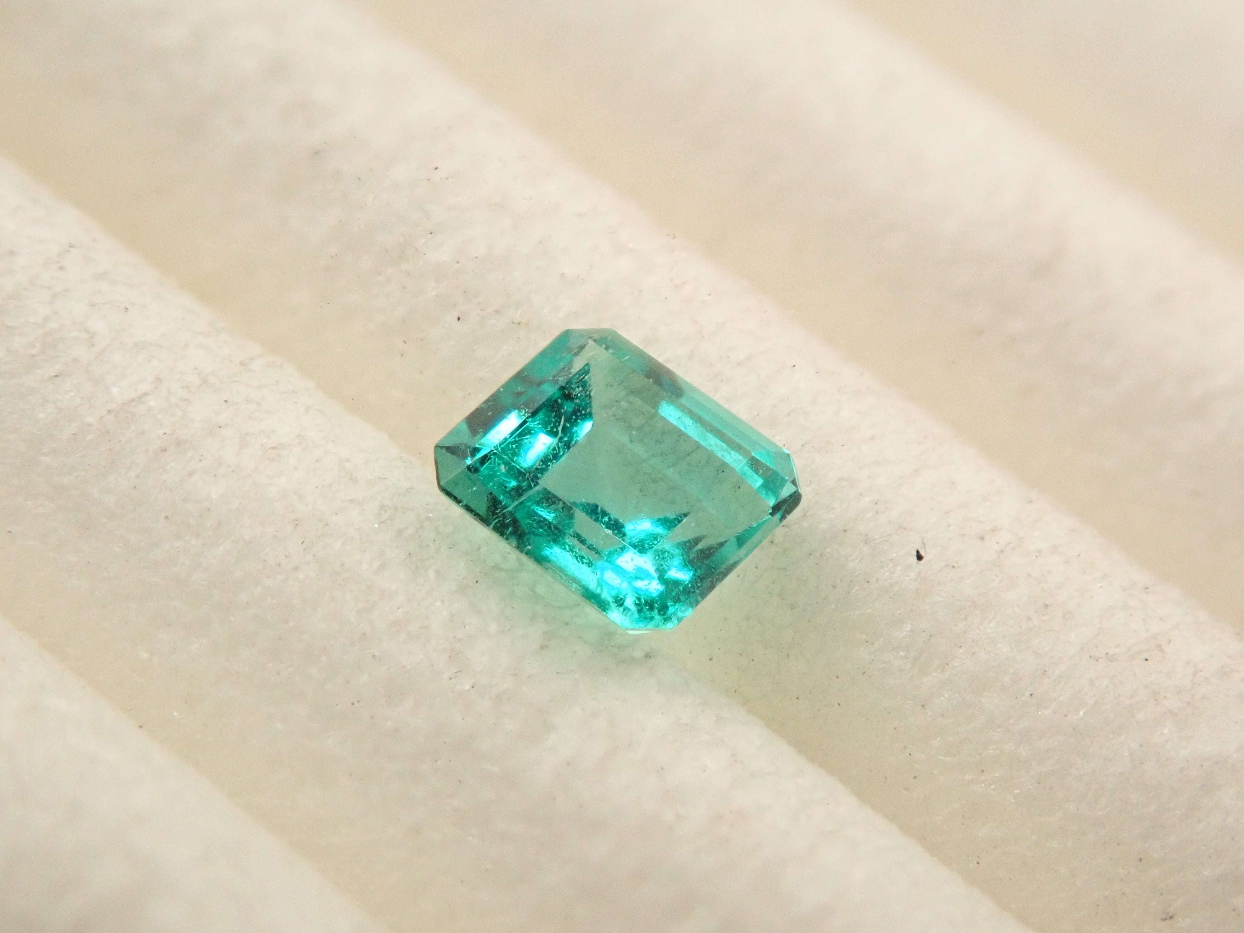 コロンビア産エメラルド 0.121ctルース