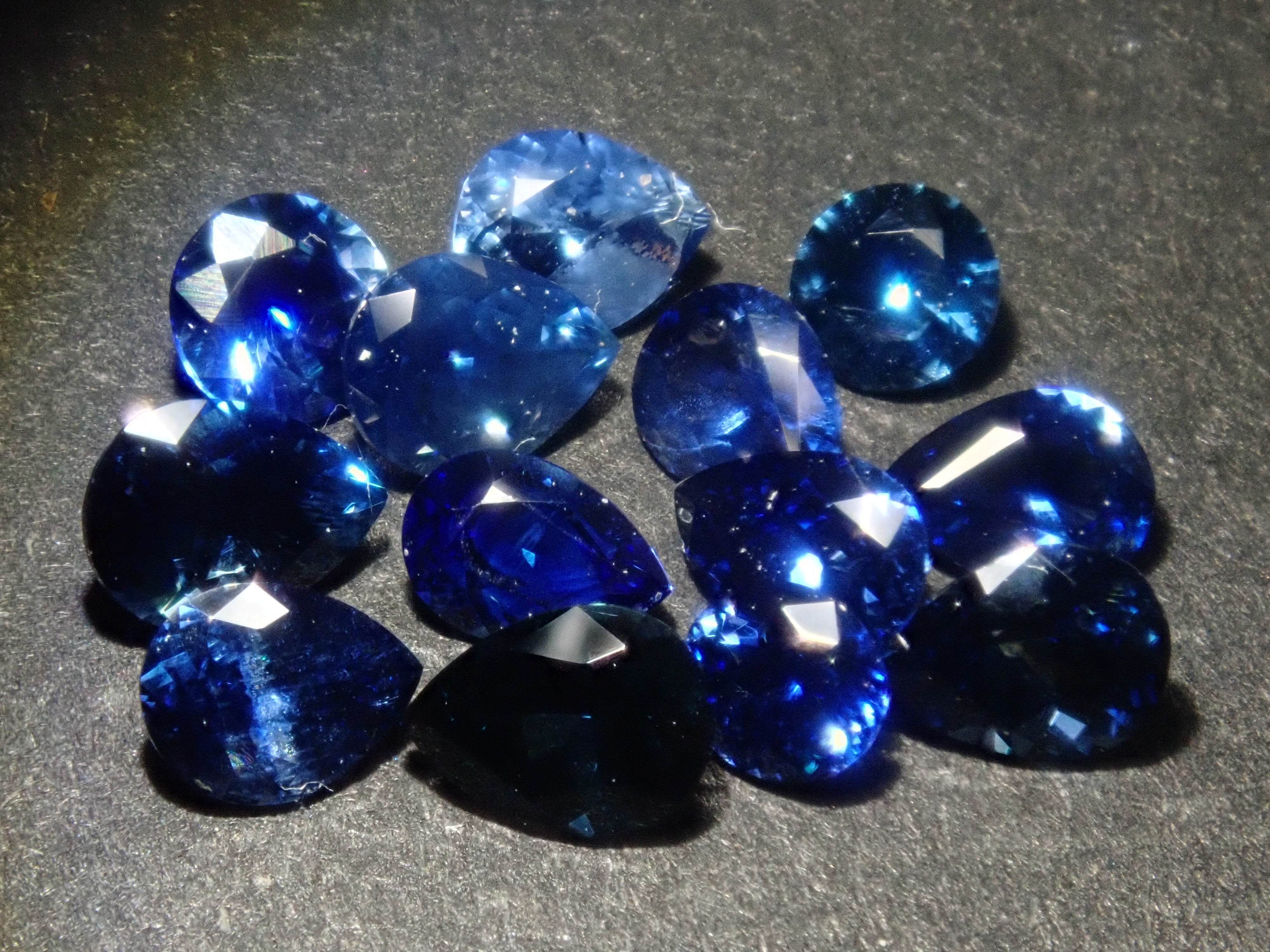 【11/3 22時販売】《限定15石》非加熱ロイヤルブルーサファイア2石（AIGS鑑別書付き）が当たるブルーサファイアガチャ《複数購入割引有》