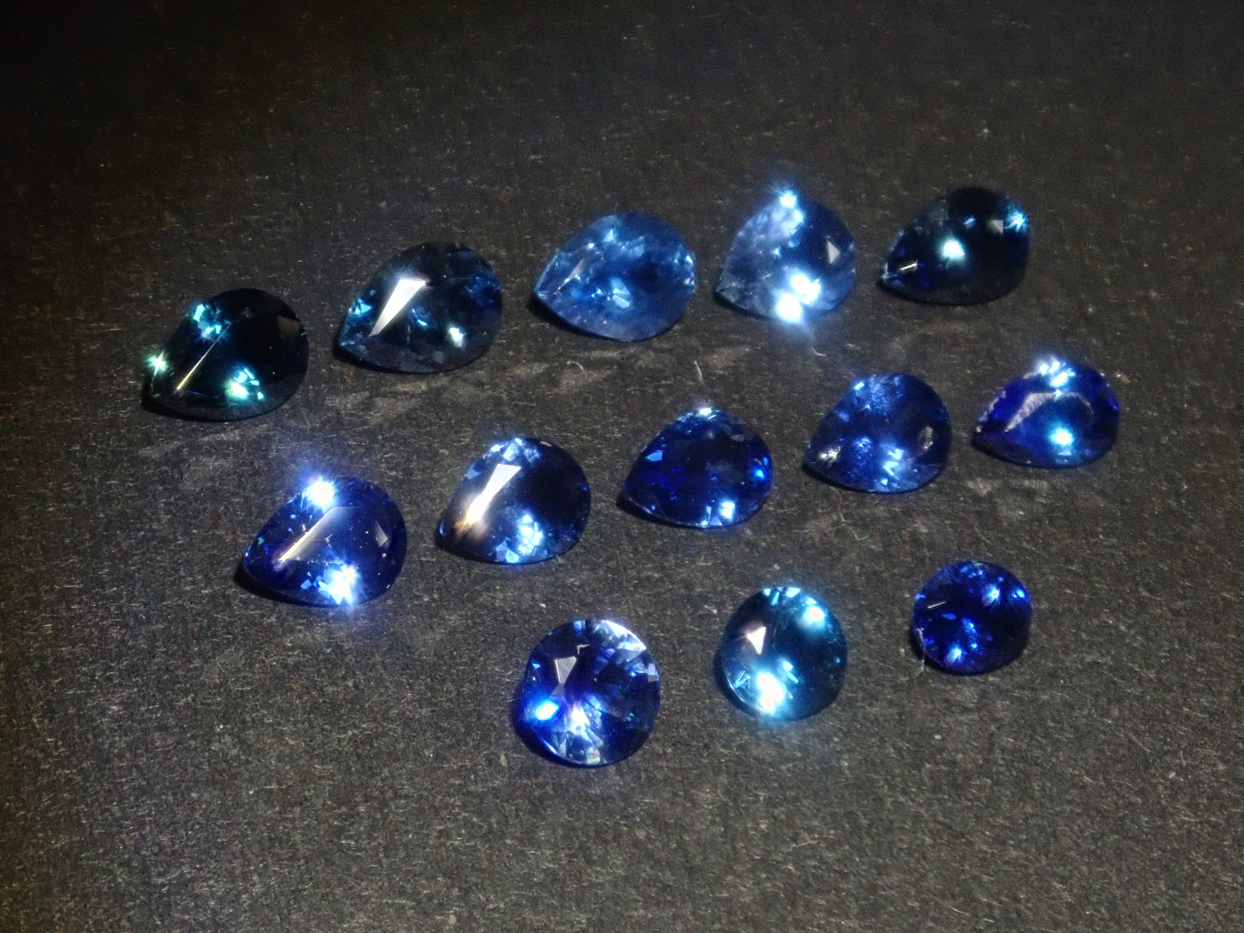 【11/3 22時販売】《限定15石》非加熱ロイヤルブルーサファイア2石（AIGS鑑別書付き）が当たるブルーサファイアガチャ《複数購入割引有》