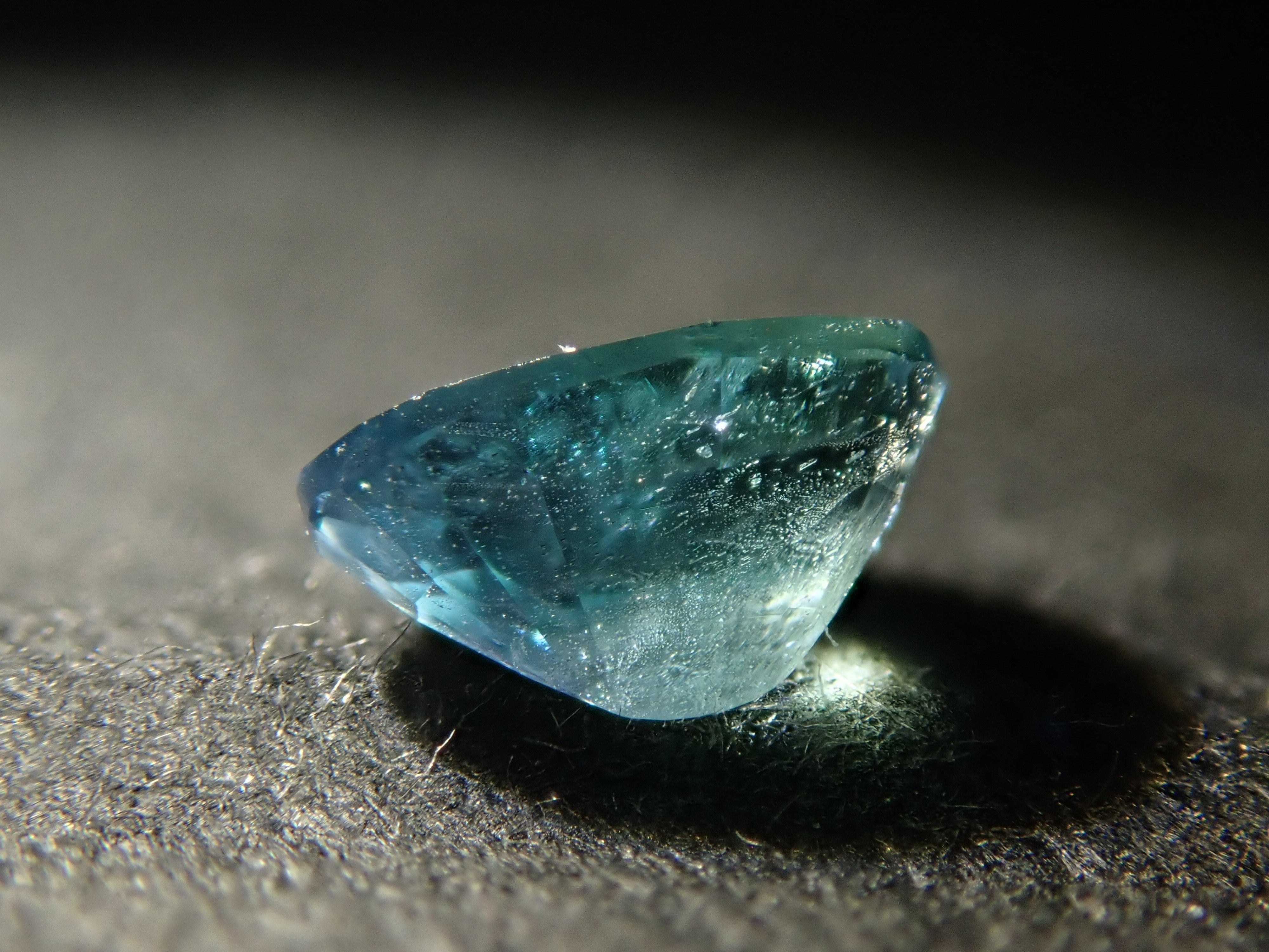 タンザニア産コーネルピン 0.241ctルース