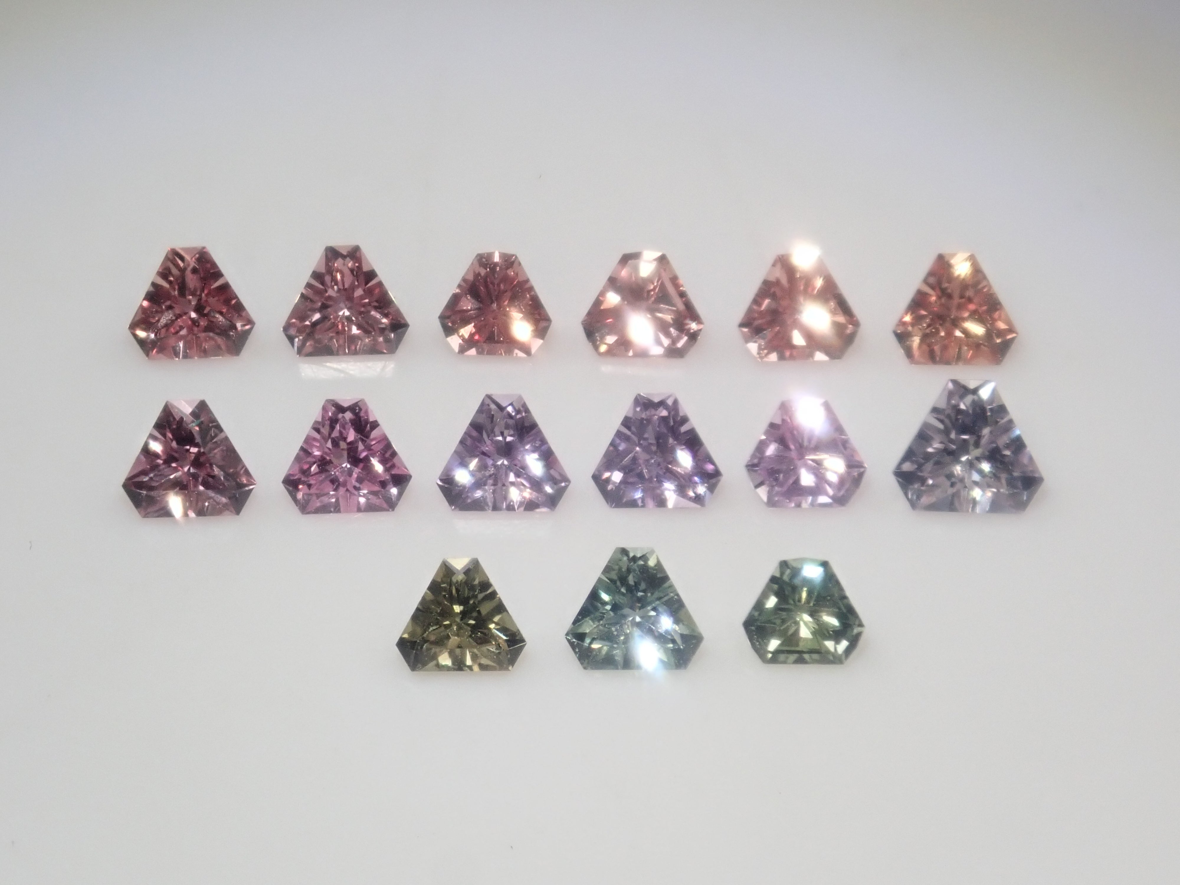 【11/3 22時販売】《限定15石》非加熱ロイヤルブルーサファイア2石（AIGS鑑別書付き）が当たるブルーサファイアガチャ《複数購入割引有》