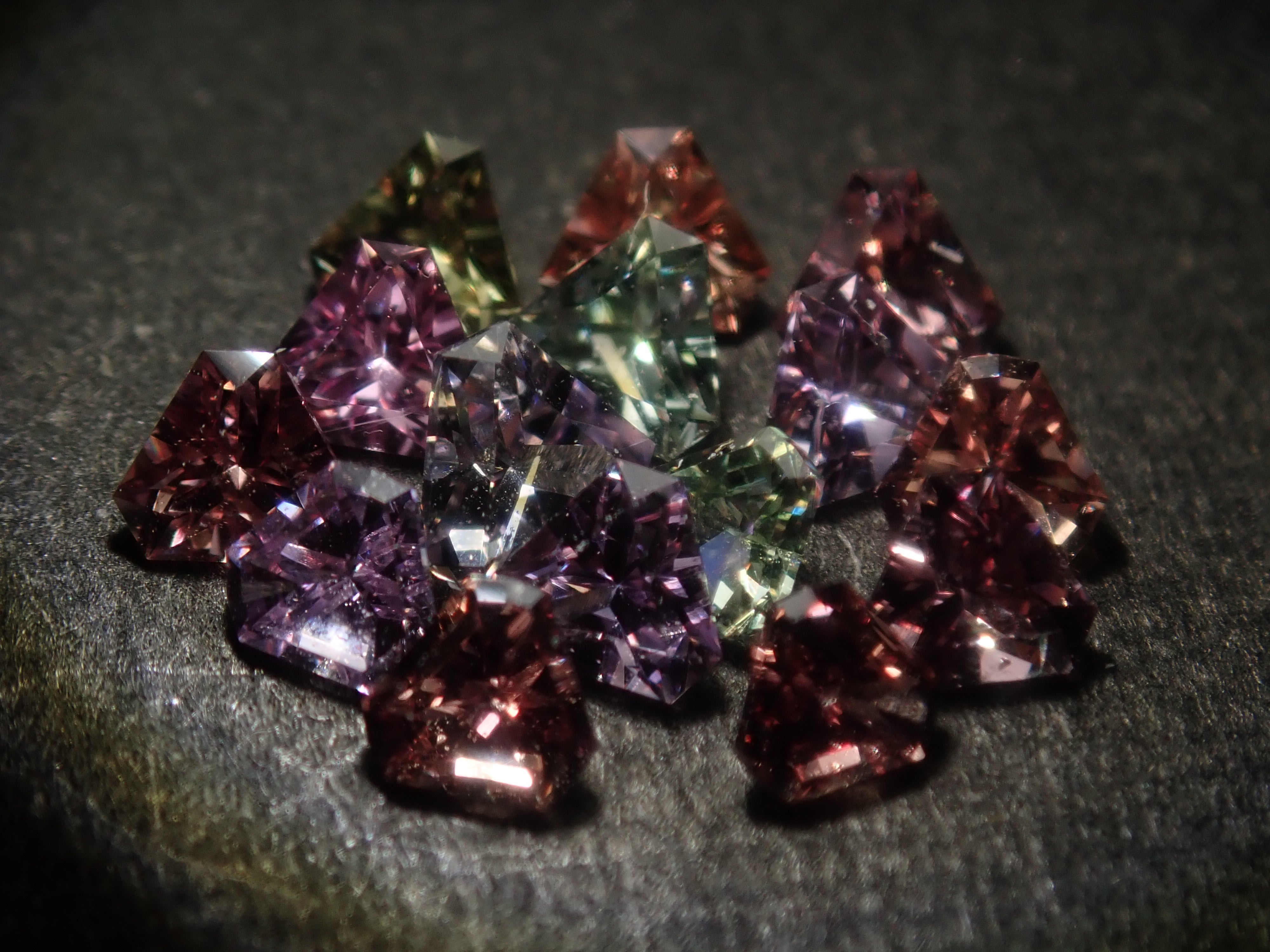 【11/3 22時販売】《限定15石》非加熱ロイヤルブルーサファイア2石（AIGS鑑別書付き）が当たるブルーサファイアガチャ《複数購入割引有》