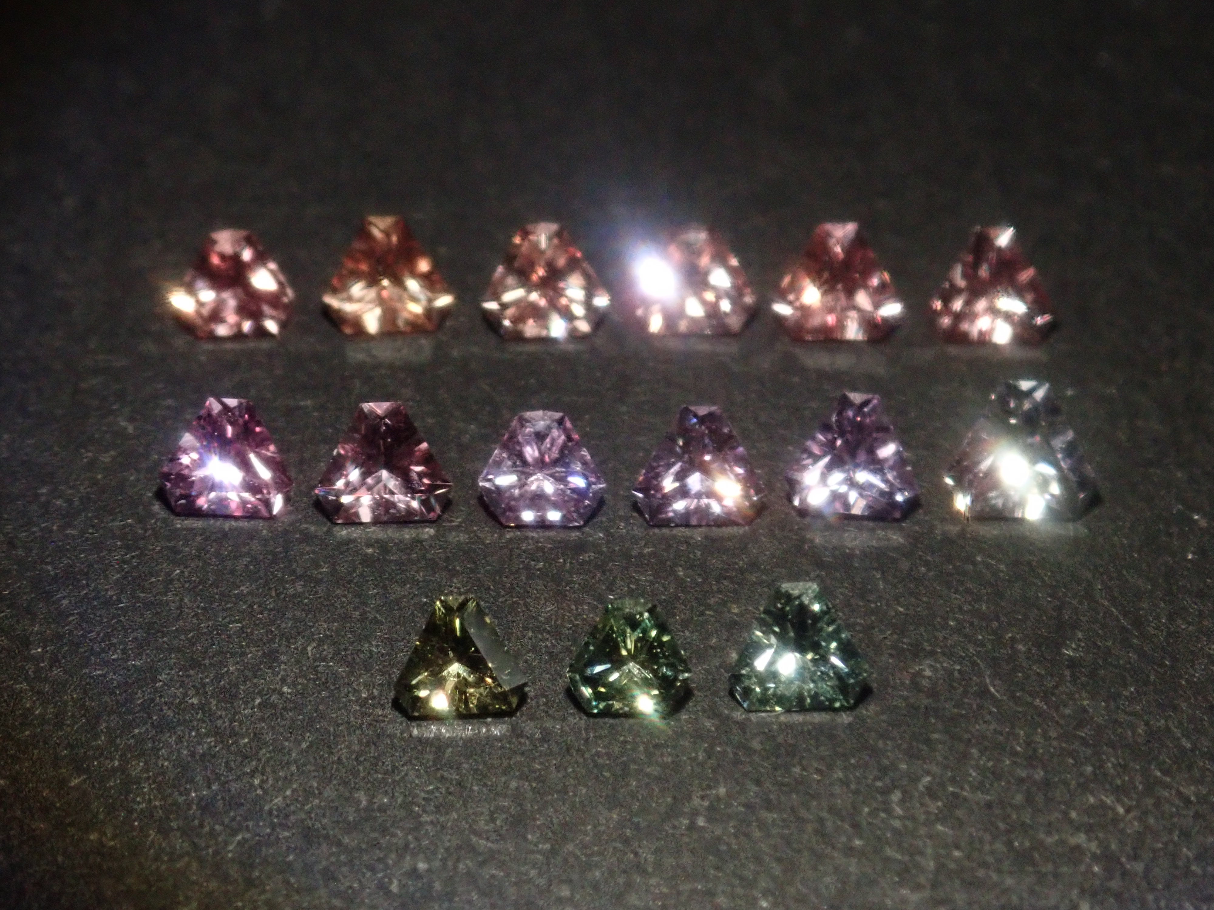 【11/3 22時販売】《限定15石》非加熱ロイヤルブルーサファイア2石（AIGS鑑別書付き）が当たるブルーサファイアガチャ《複数購入割引有》