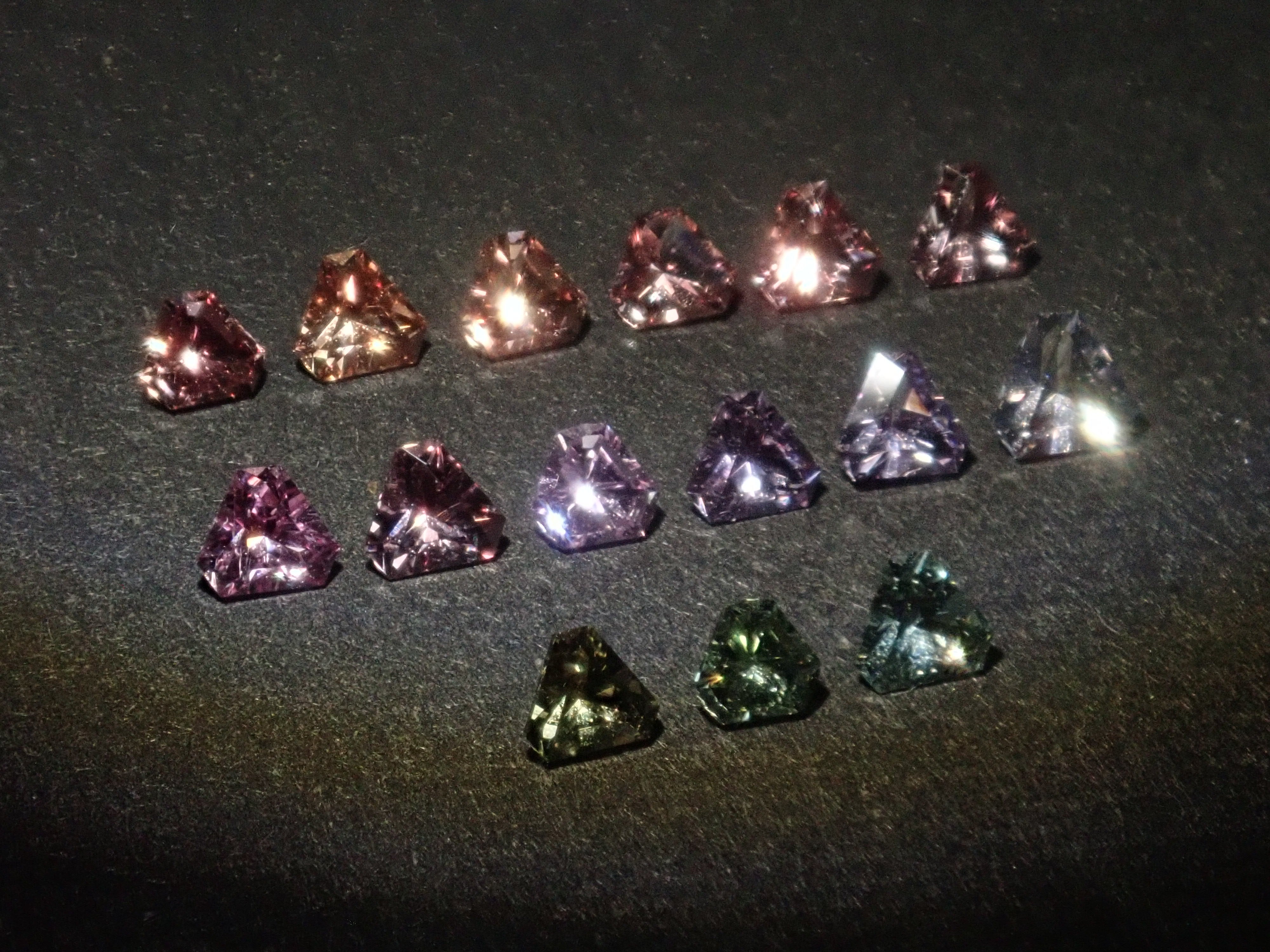 【11/3 22時販売】《限定15石》非加熱ロイヤルブルーサファイア2石（AIGS鑑別書付き）が当たるブルーサファイアガチャ《複数購入割引有》