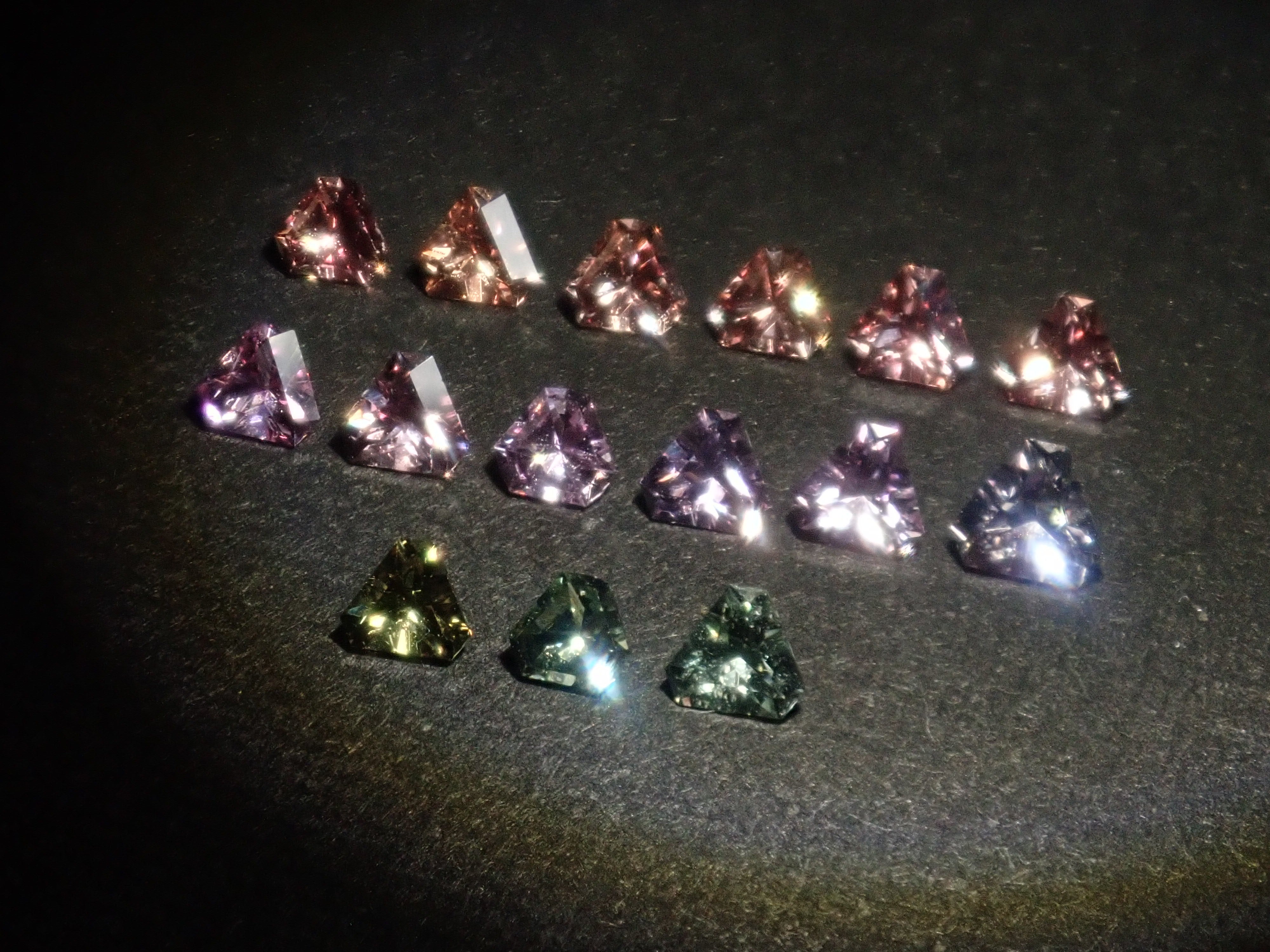 【11/3 22時販売】《限定15石》非加熱ロイヤルブルーサファイア2石（AIGS鑑別書付き）が当たるブルーサファイアガチャ《複数購入割引有》