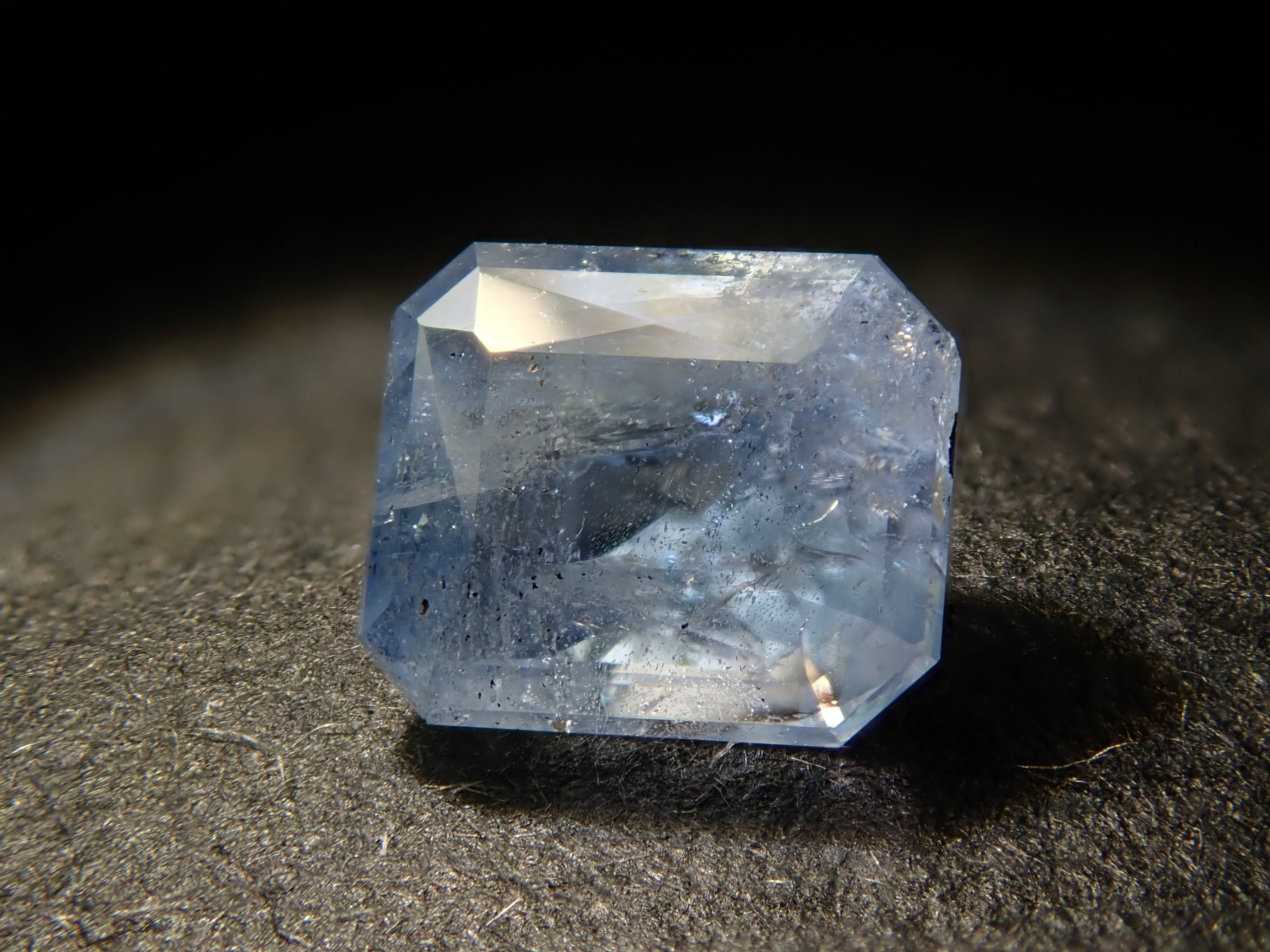 コロンビア産ユークレース 0.546ctルース