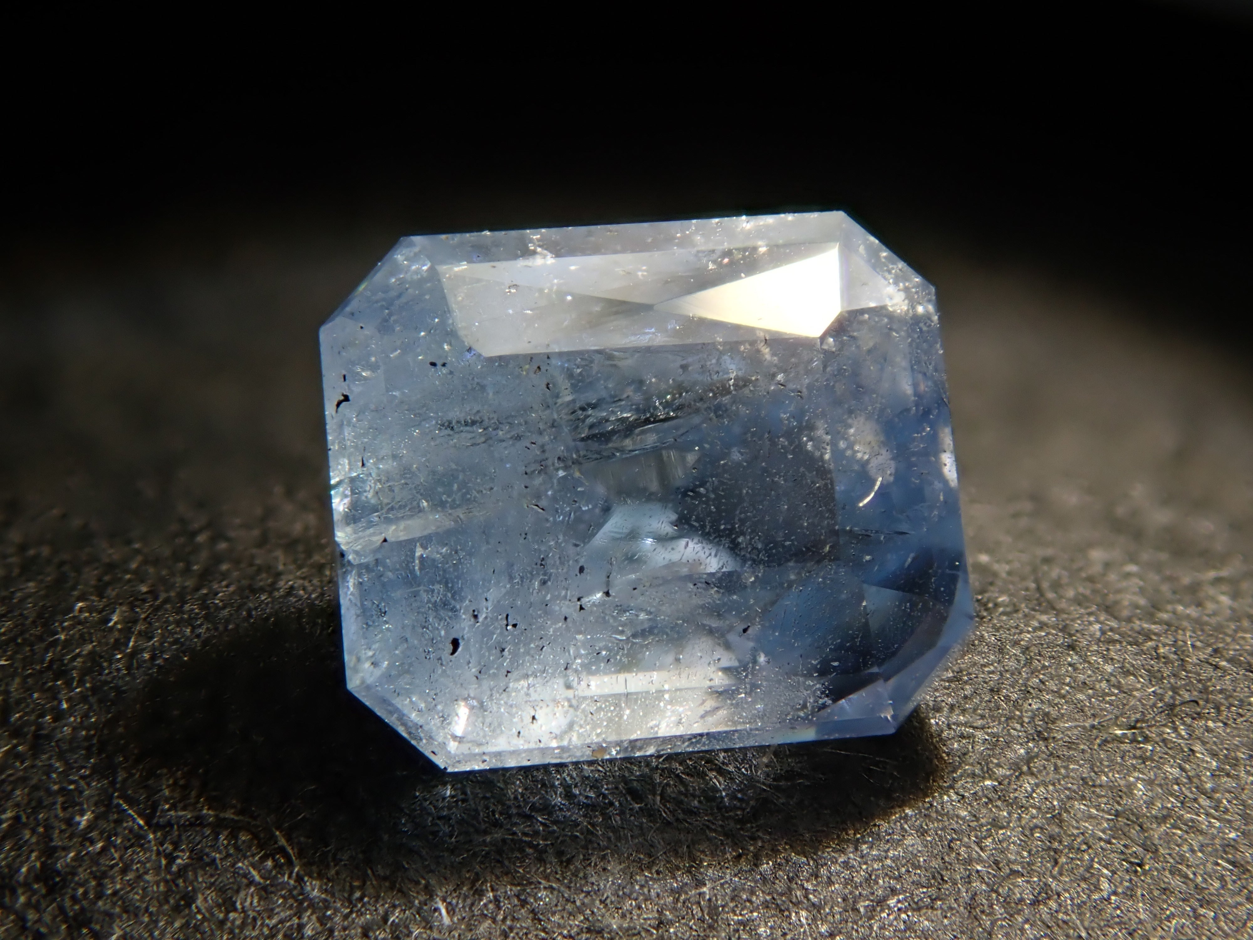 コロンビア産ユークレース 0.546ctルース