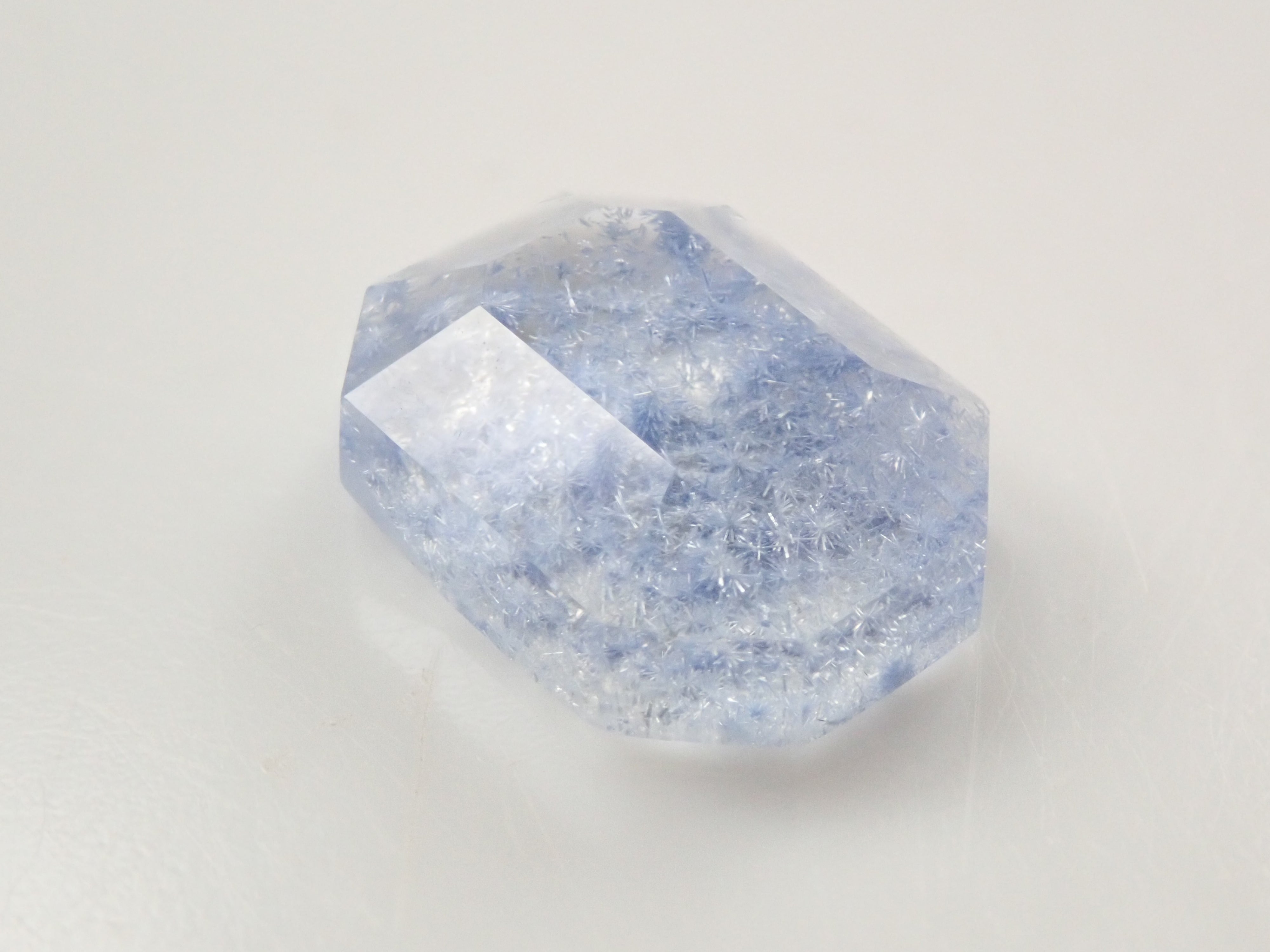 ブラジル産デュモルチェライトインクォーツ 2.074ctルース