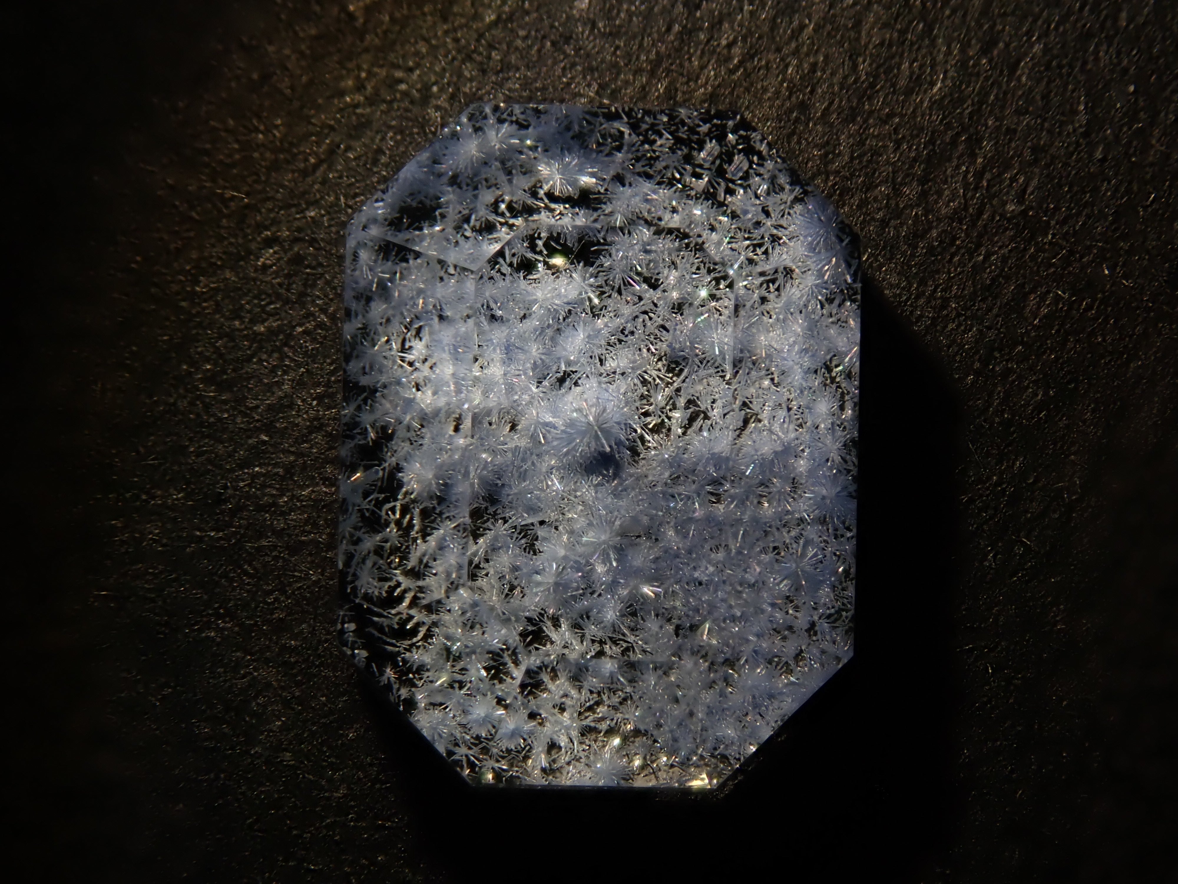 ブラジル産デュモルチェライトインクォーツ 2.074ctルース