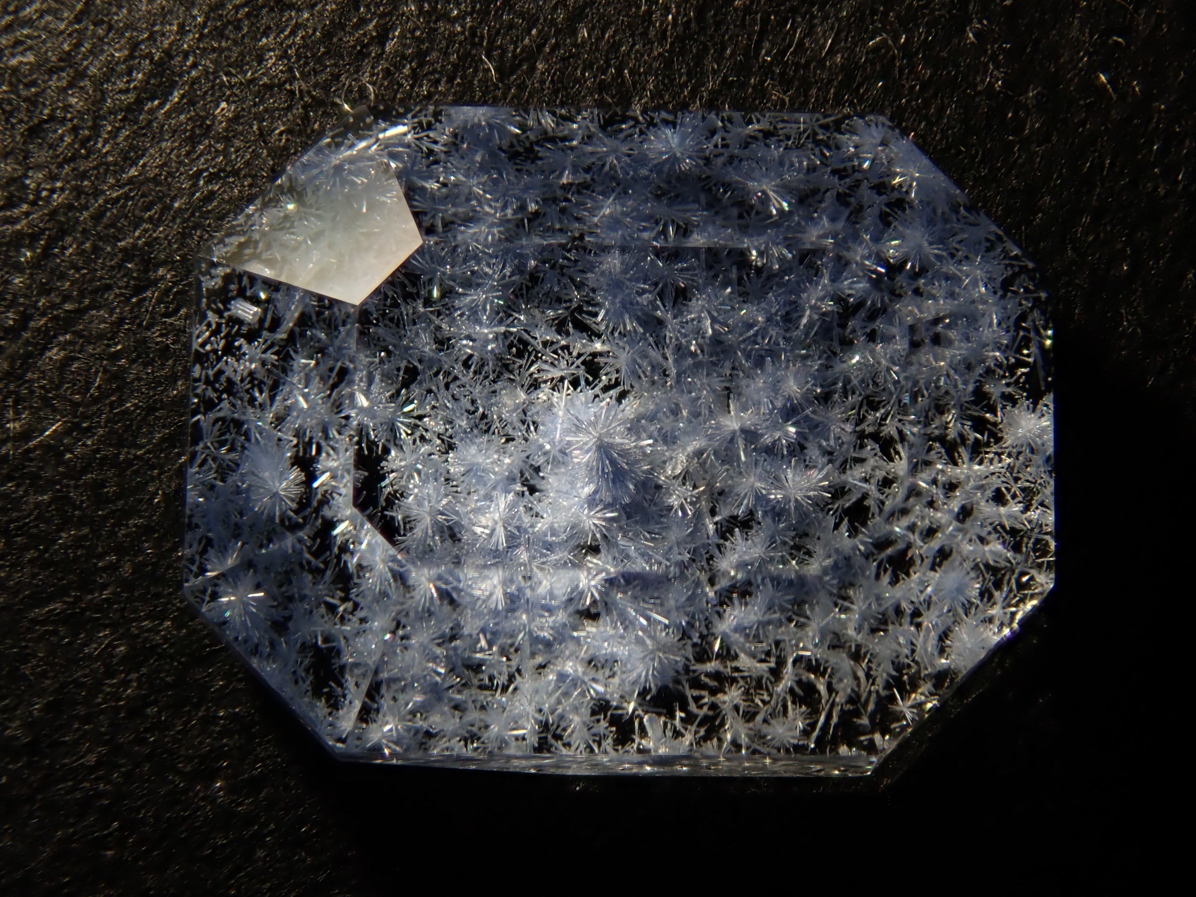 ブラジル産デュモルチェライトインクォーツ 2.074ctルース