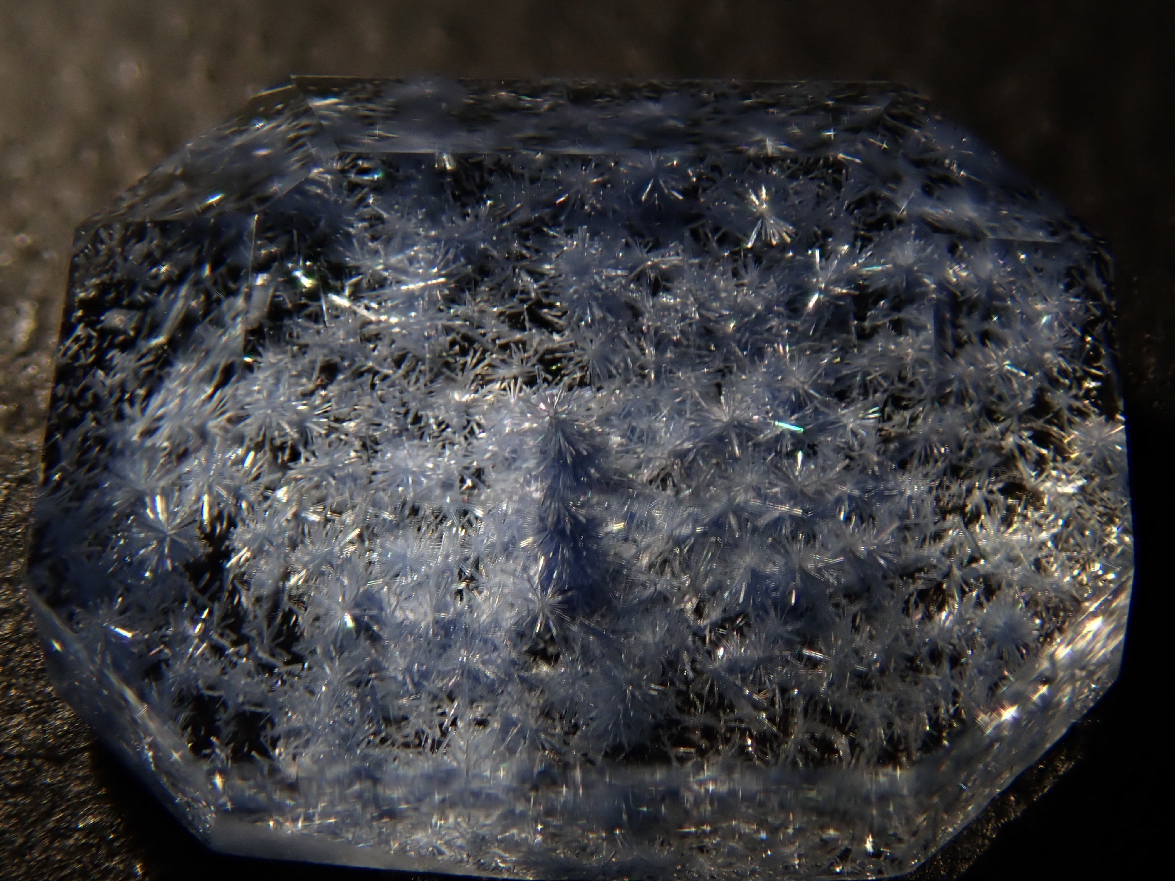 ブラジル産デュモルチェライトインクォーツ 2.074ctルース