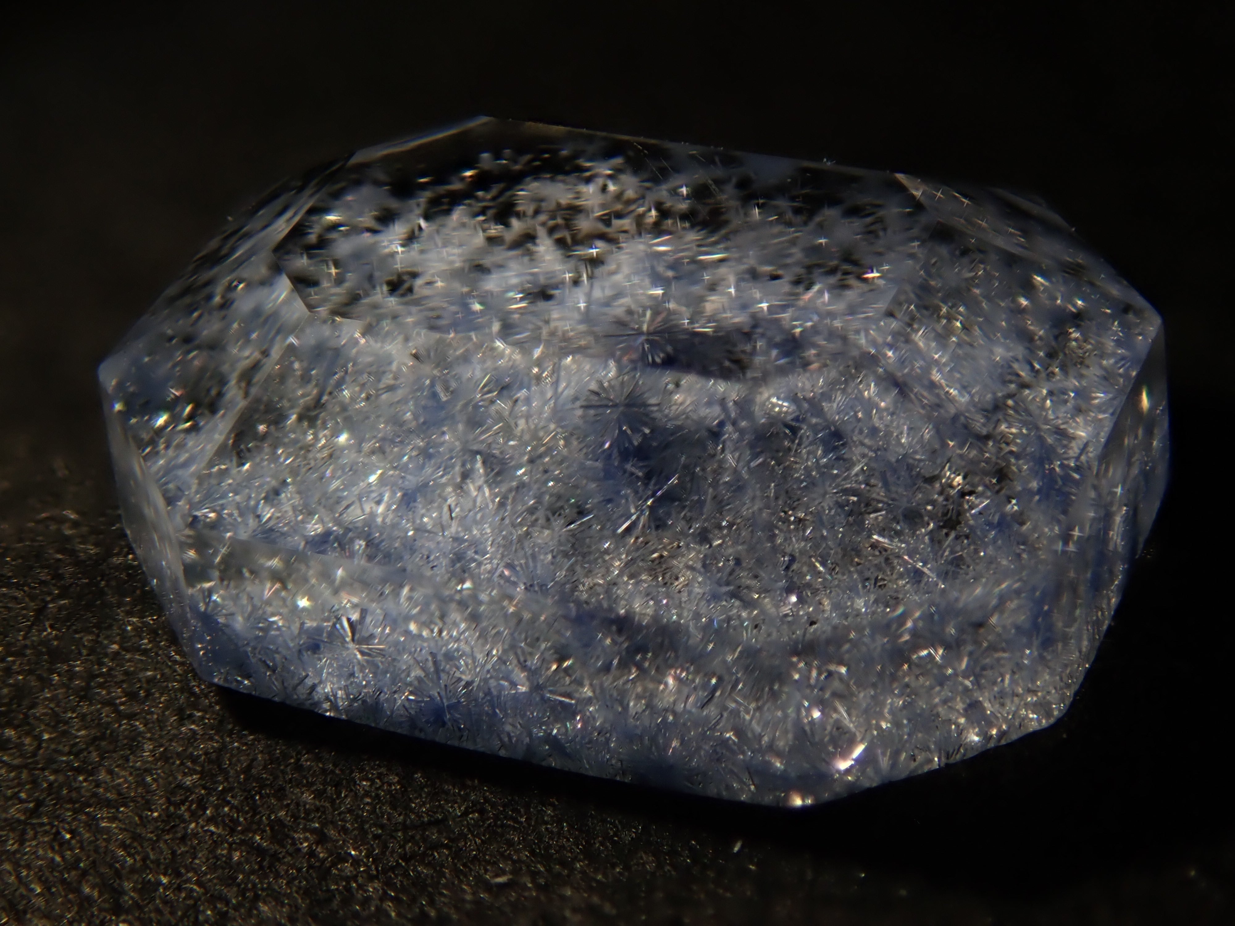 ブラジル産デュモルチェライトインクォーツ 2.074ctルース