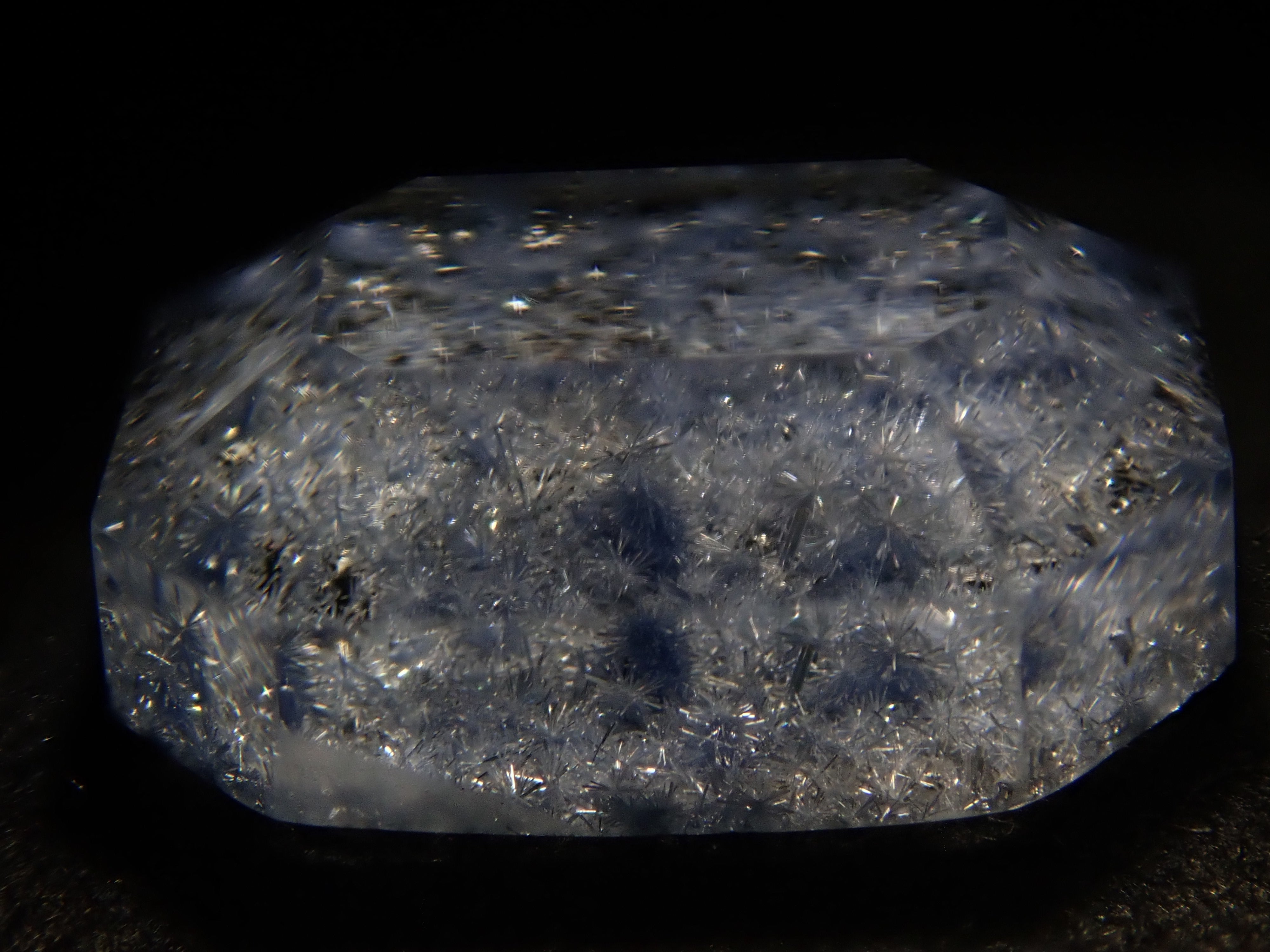 ブラジル産デュモルチェライトインクォーツ 2.074ctルース