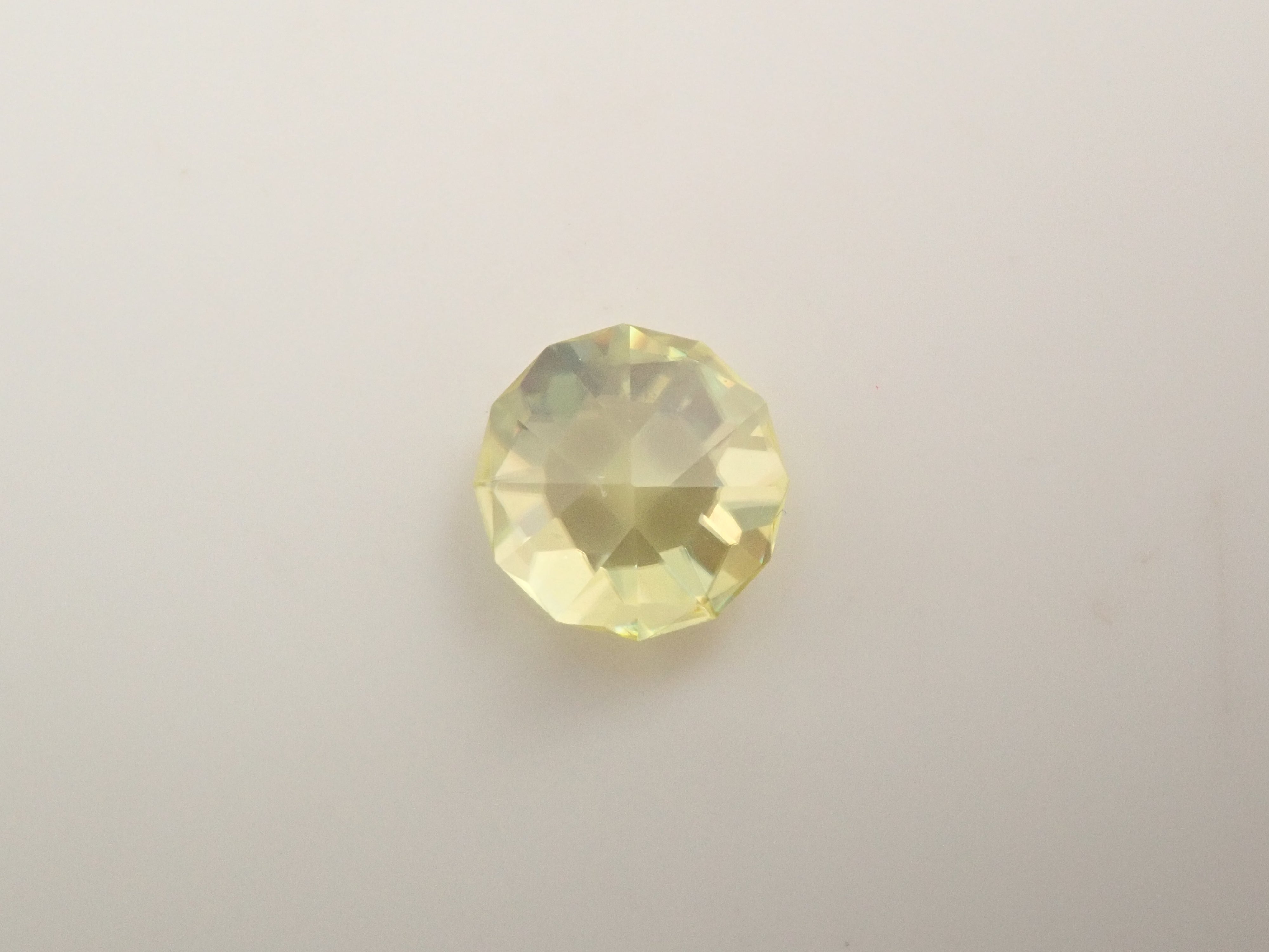 ジンバブエ産スフェーン 4.7mm/0.400ctルース