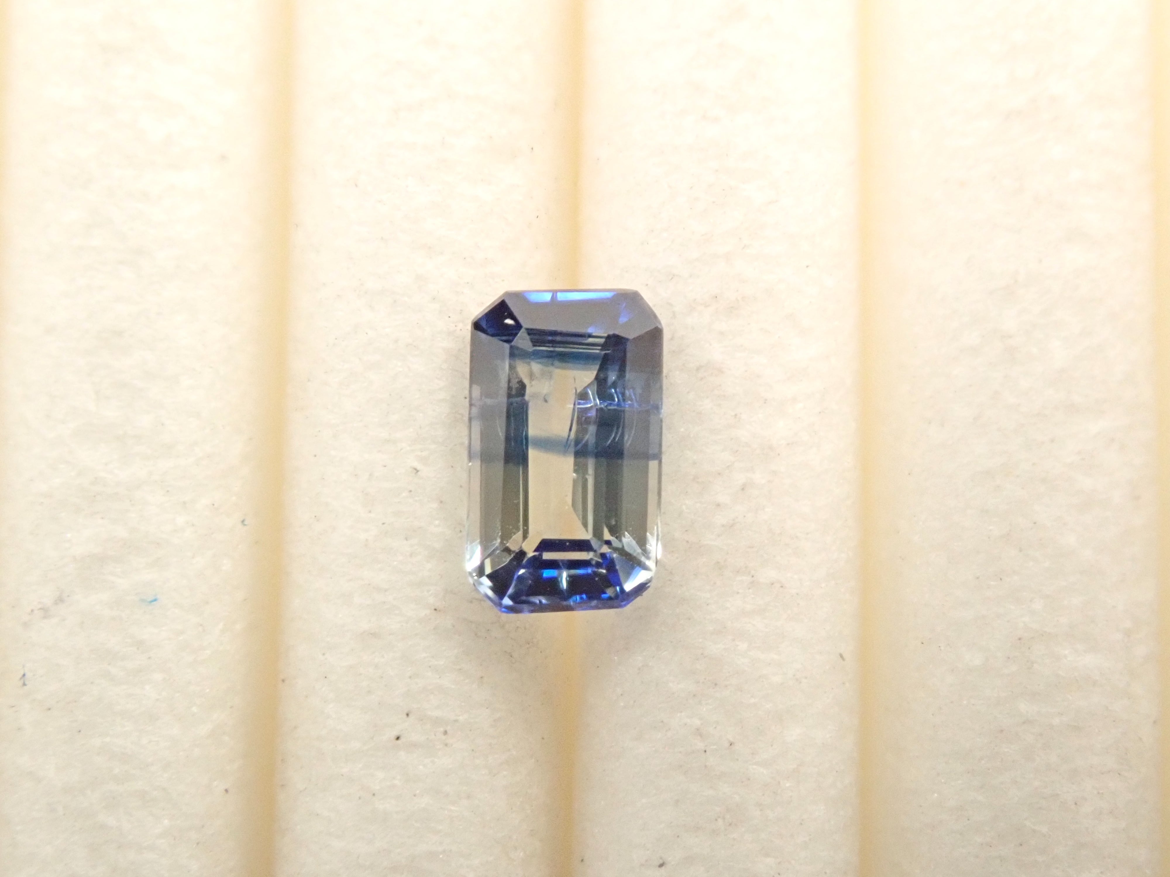 マダガスカル産バイカラーサファイア 0.266ctルース