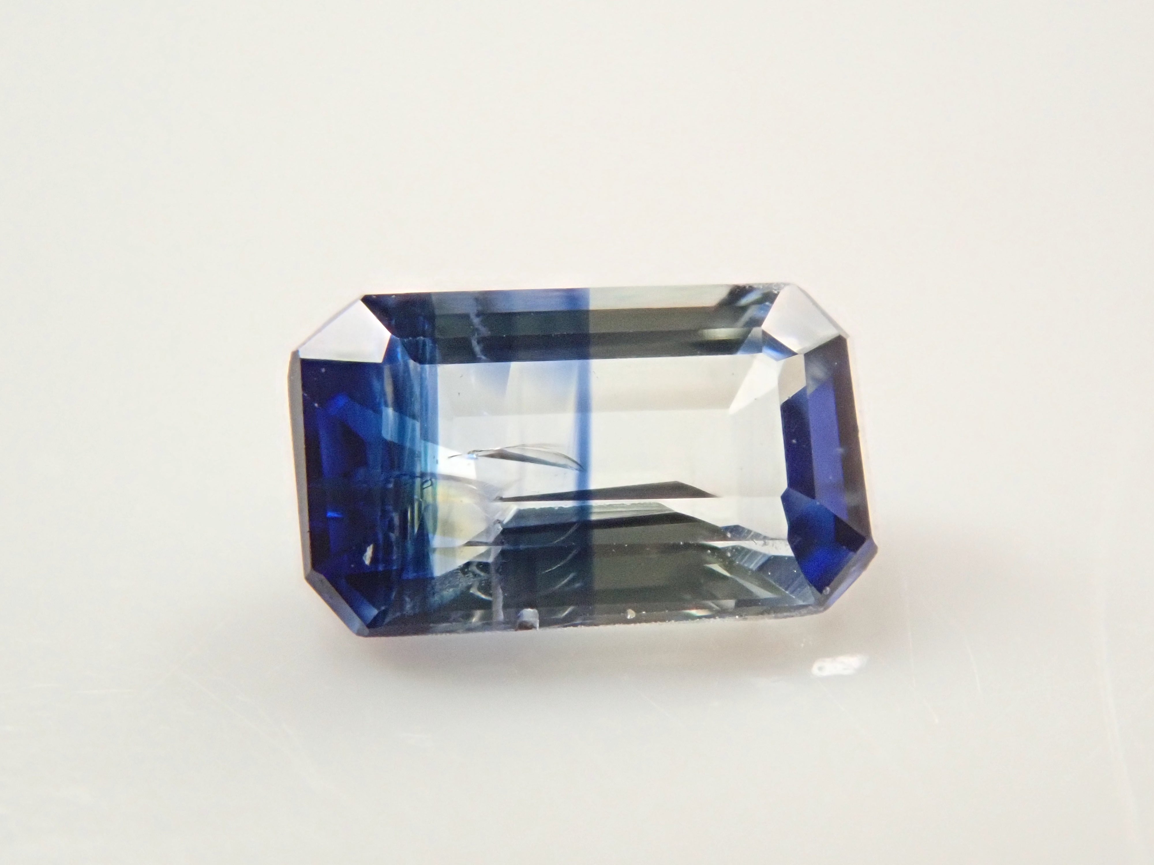 マダガスカル産バイカラーサファイア 0.266ctルース