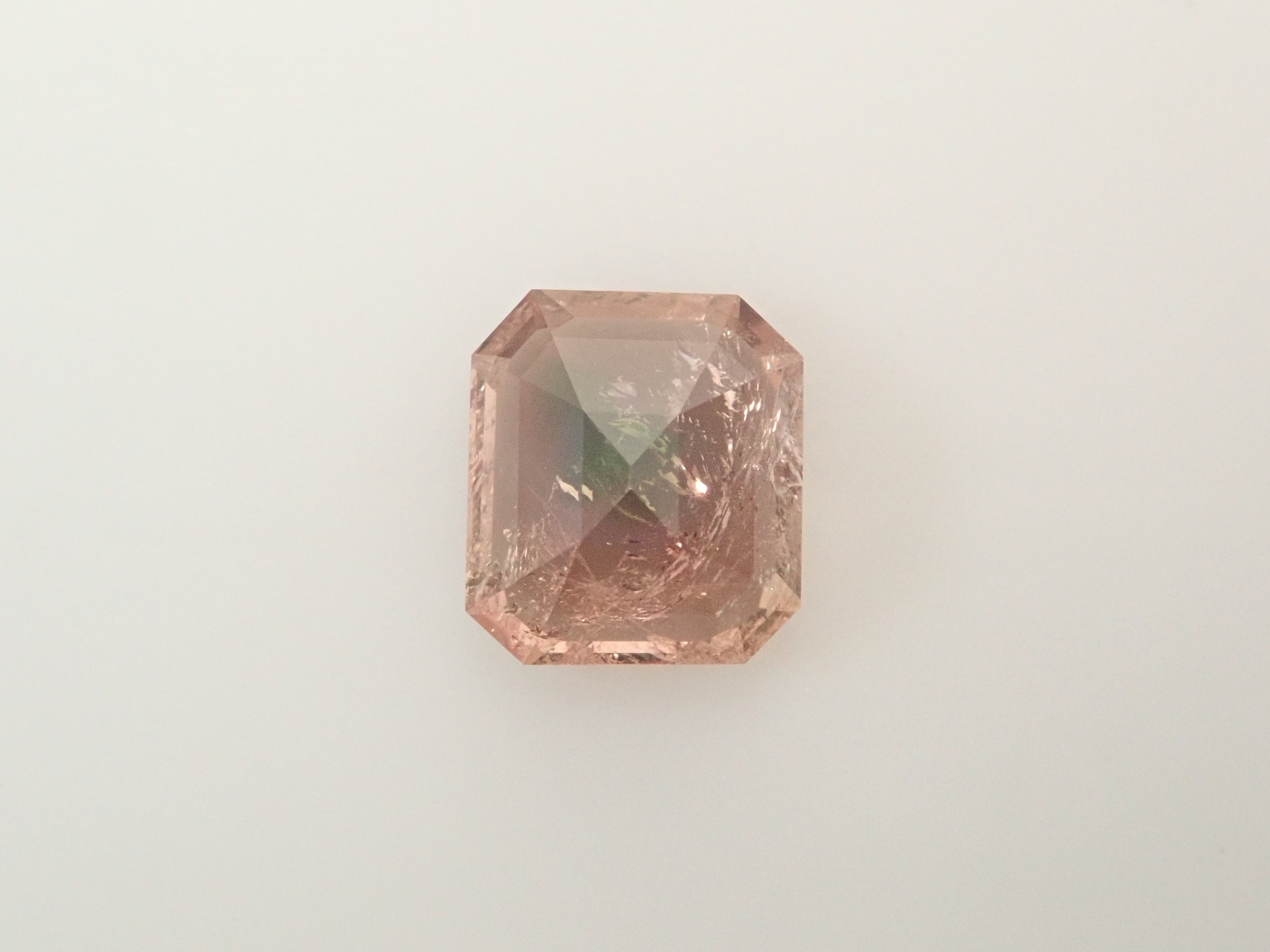 【12/17 22時販売】パキスタン産アキシナイト（グリーンティント） 0.844ctルース