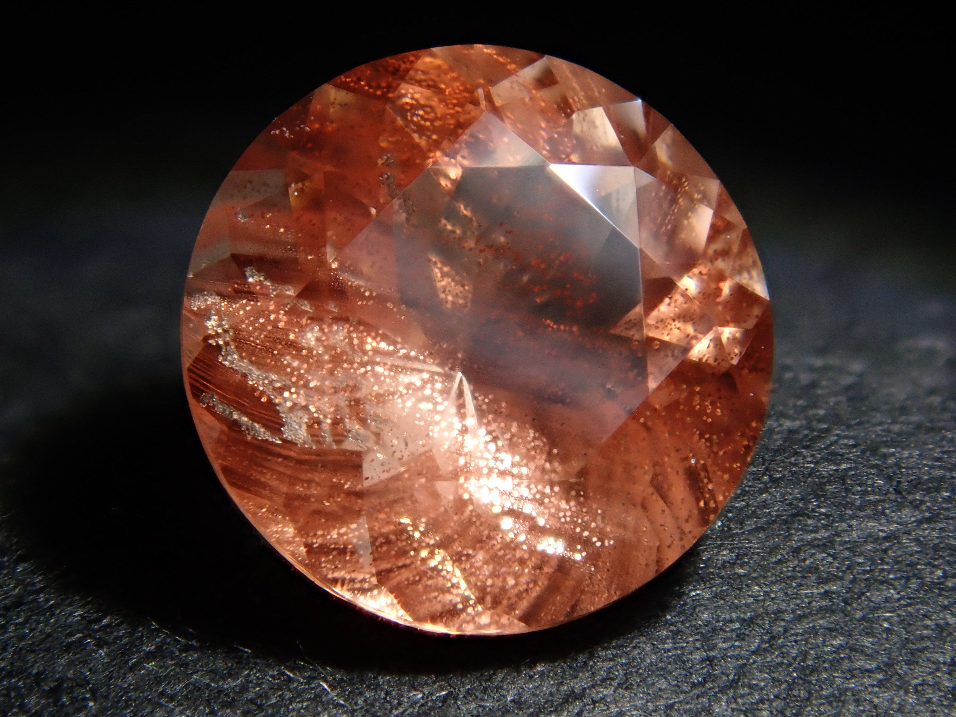 アメリカ産オレゴンサンストーン 6.0mm/0.754ctルース