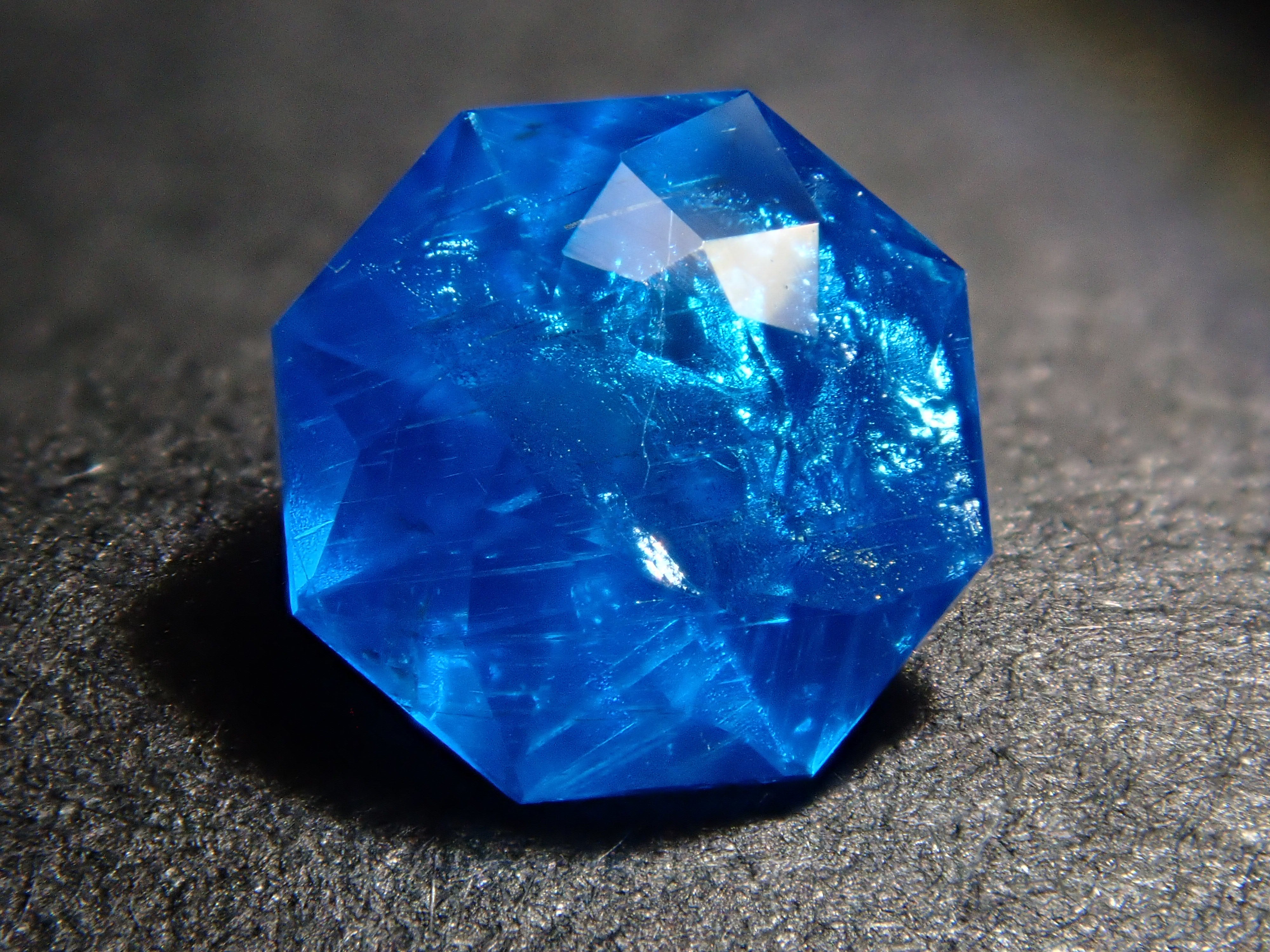 【11/6 22時販売】マダガスカル産ブルーアパタイト 0.527ctルース