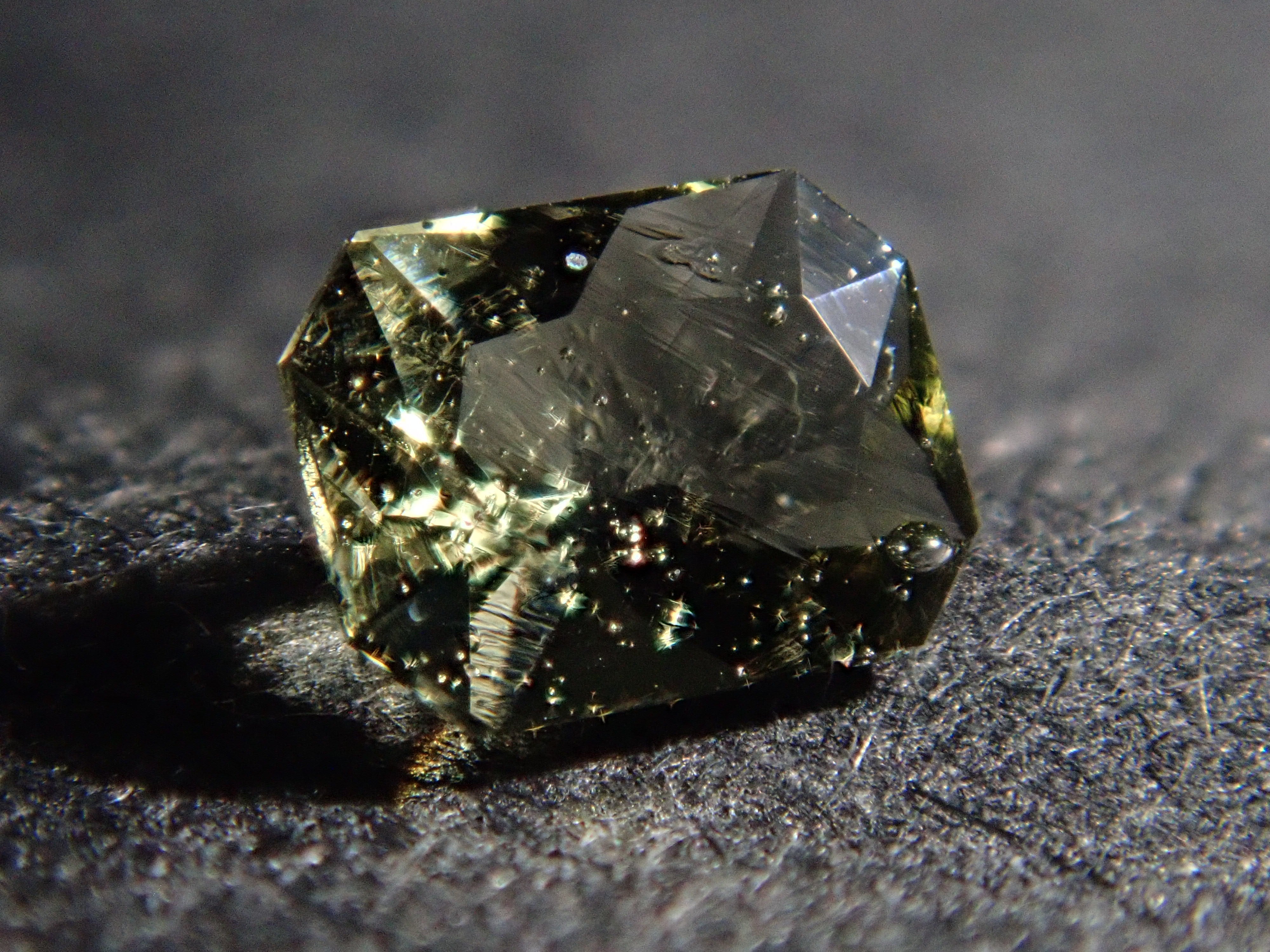 [12558144] Moldavite 0.097ct loose stone from the former Czechoslovakia