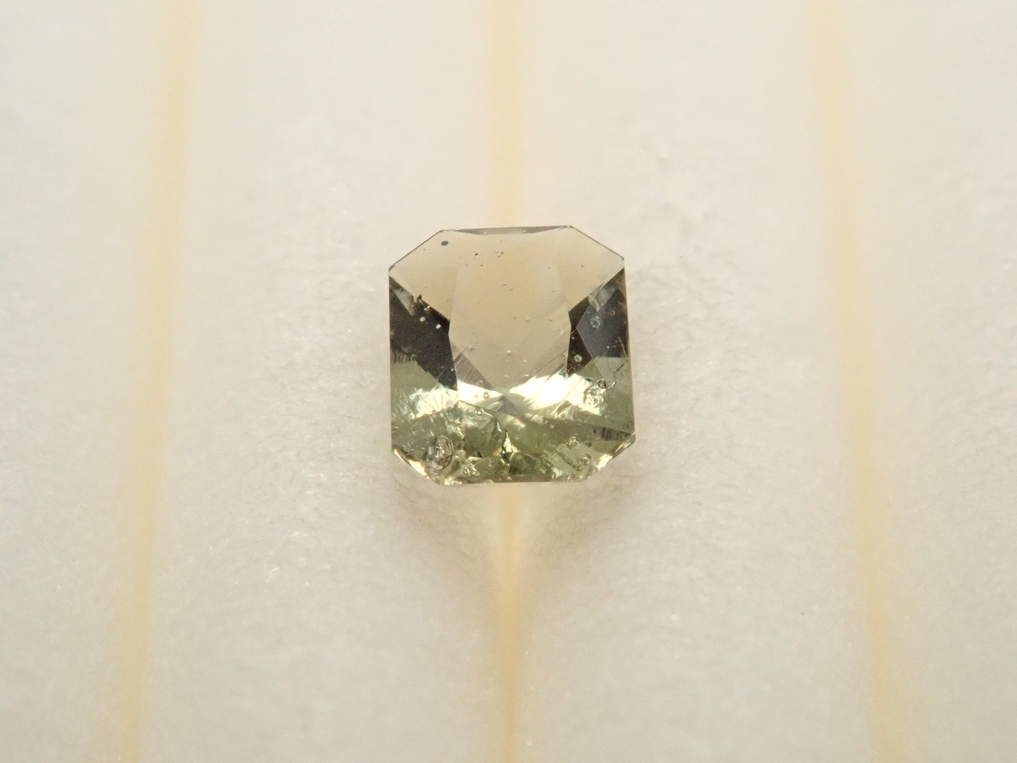 [12558144] Moldavite 0.097ct loose stone from the former Czechoslovakia
