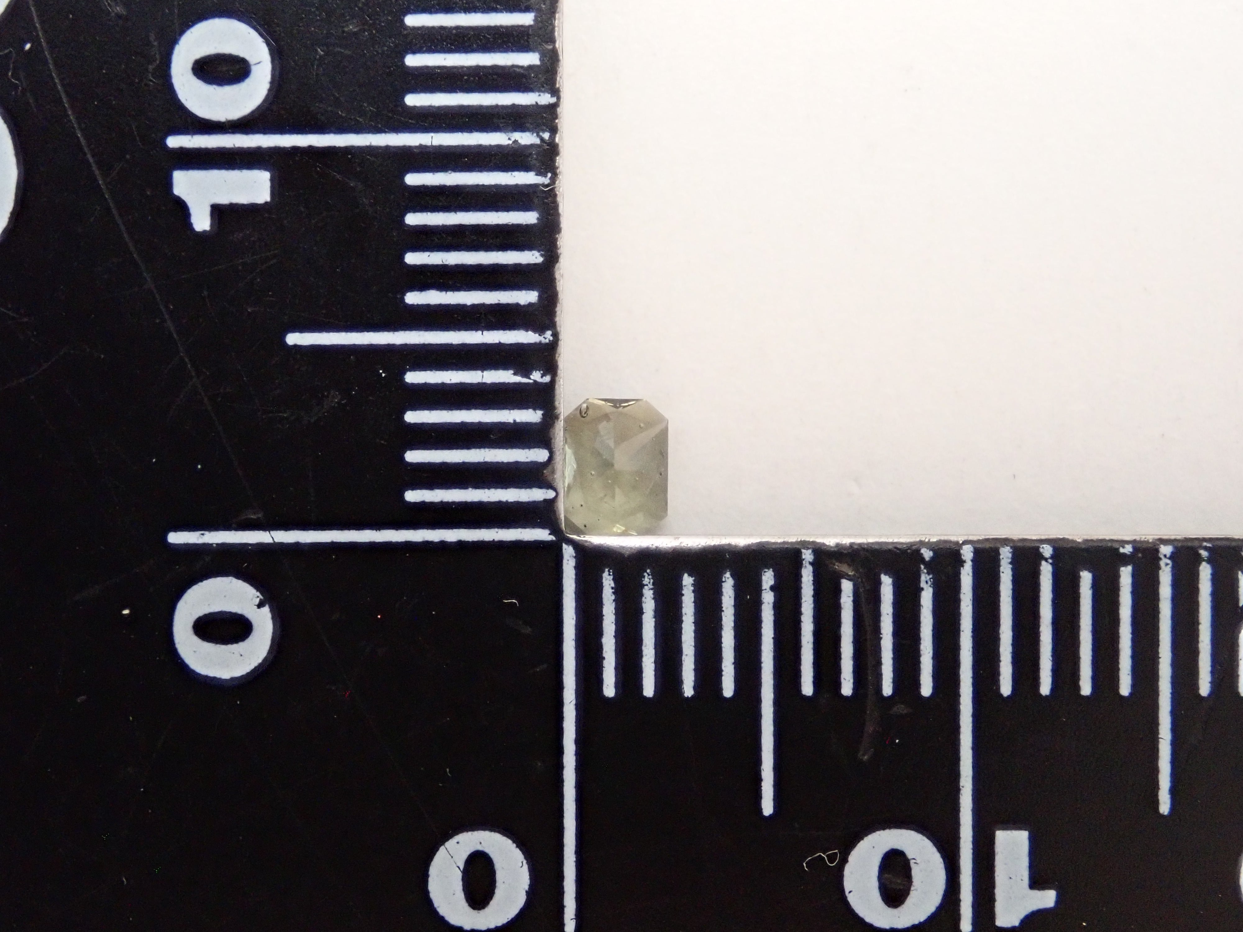 [12558144] Moldavite 0.097ct loose stone from the former Czechoslovakia