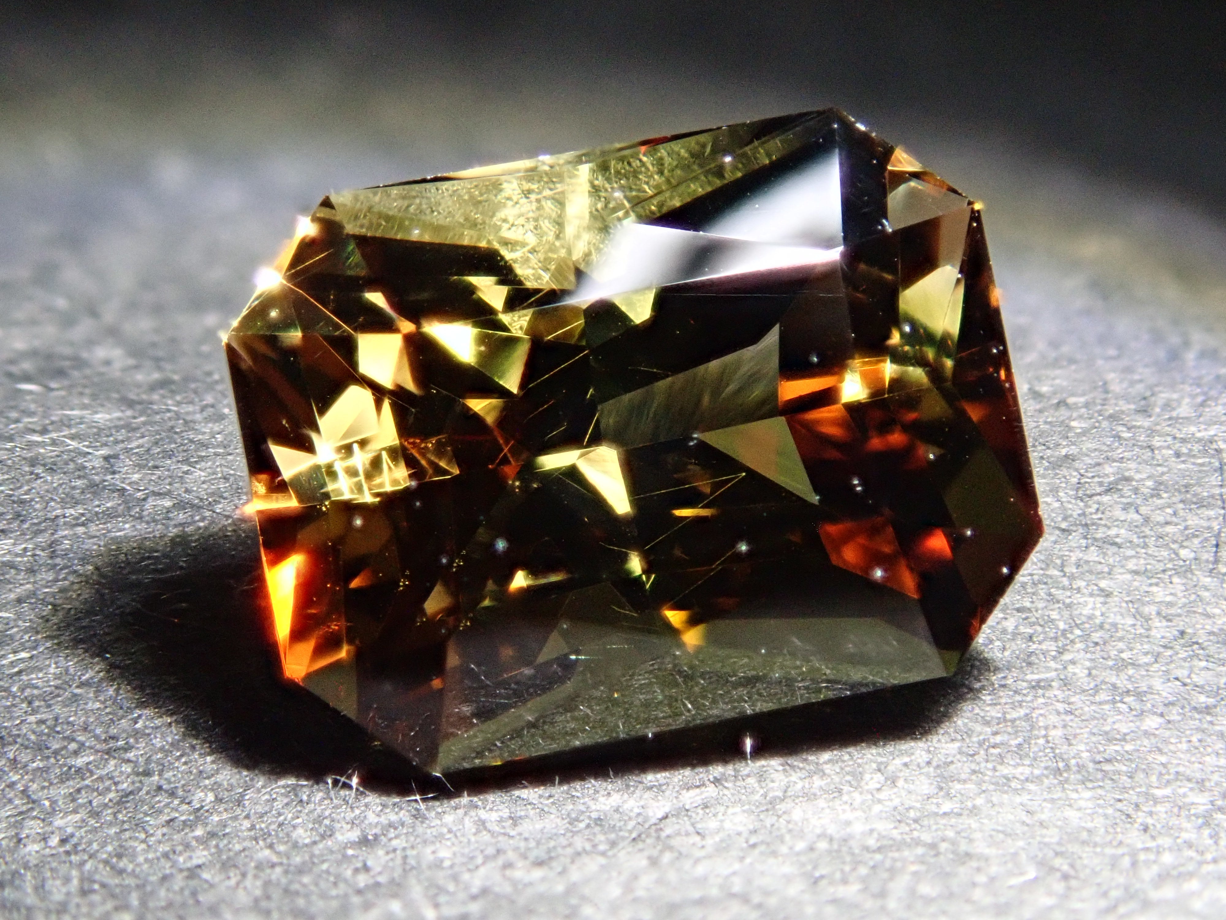 【11/6 22時販売】マダガスカル産アンダリュサイト 1.967ctルース