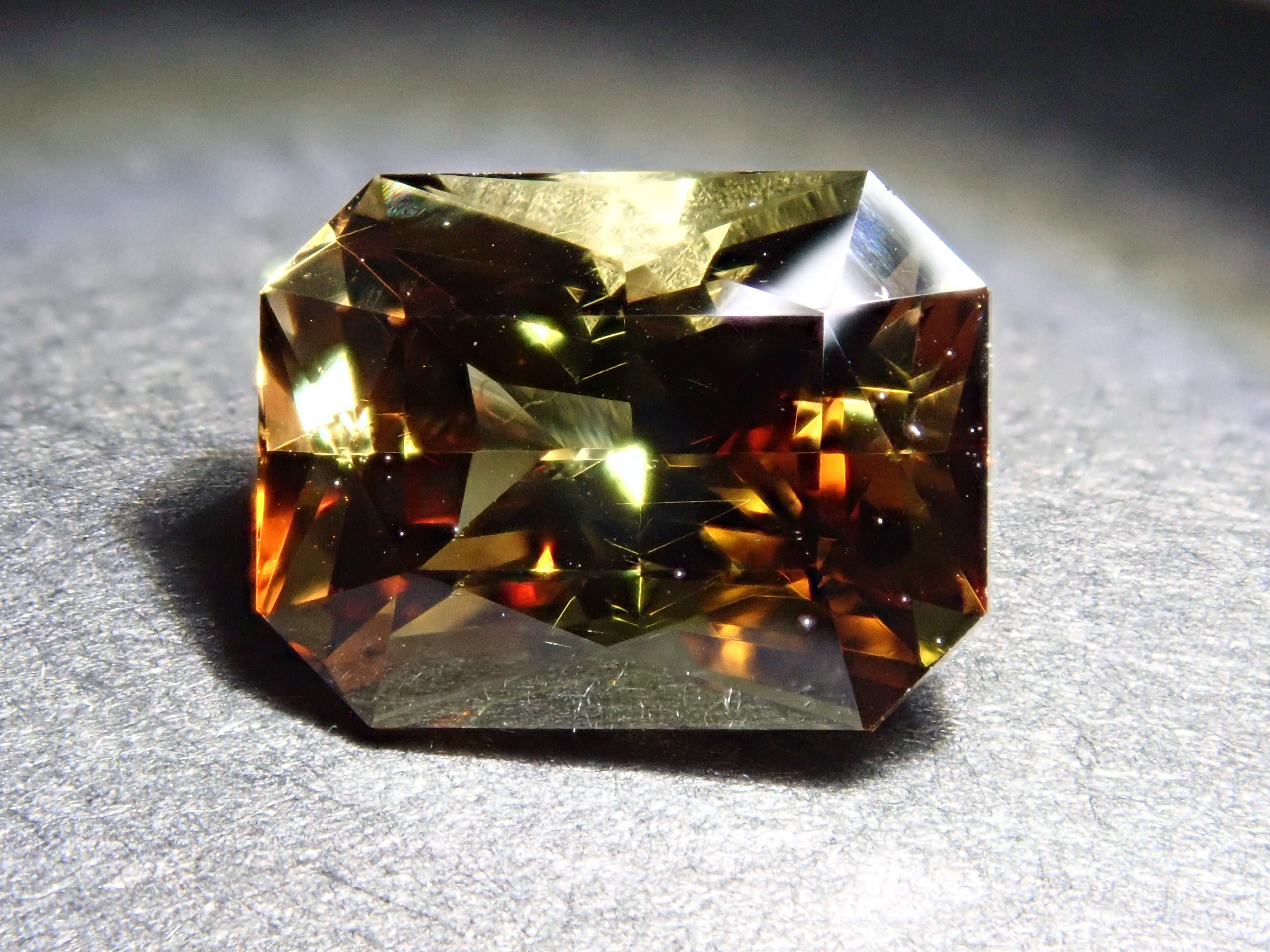 【11/6 22時販売】マダガスカル産アンダリュサイト 1.967ctルース