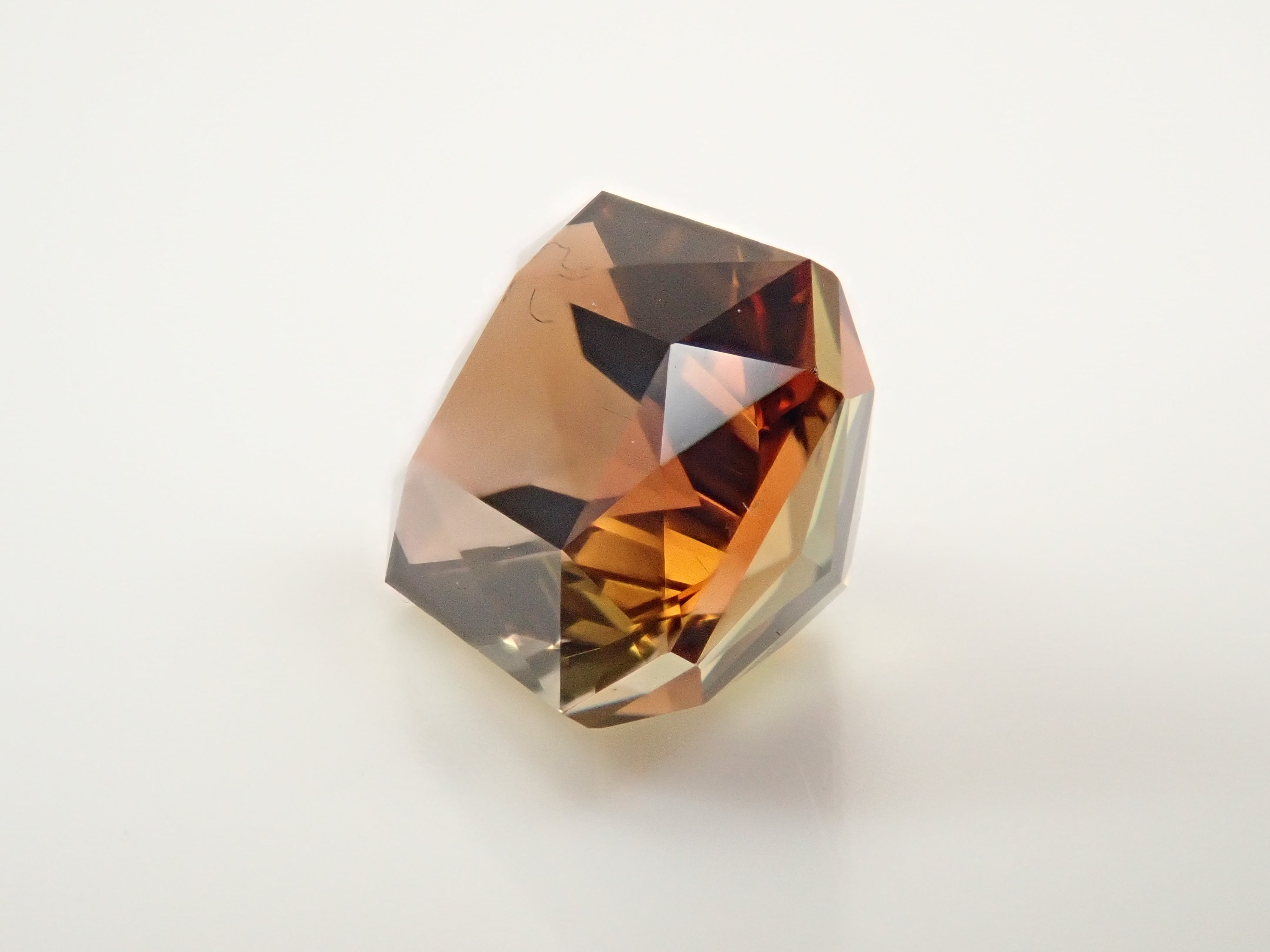 【11/6 22時販売】マダガスカル産アンダリュサイト 1.967ctルース