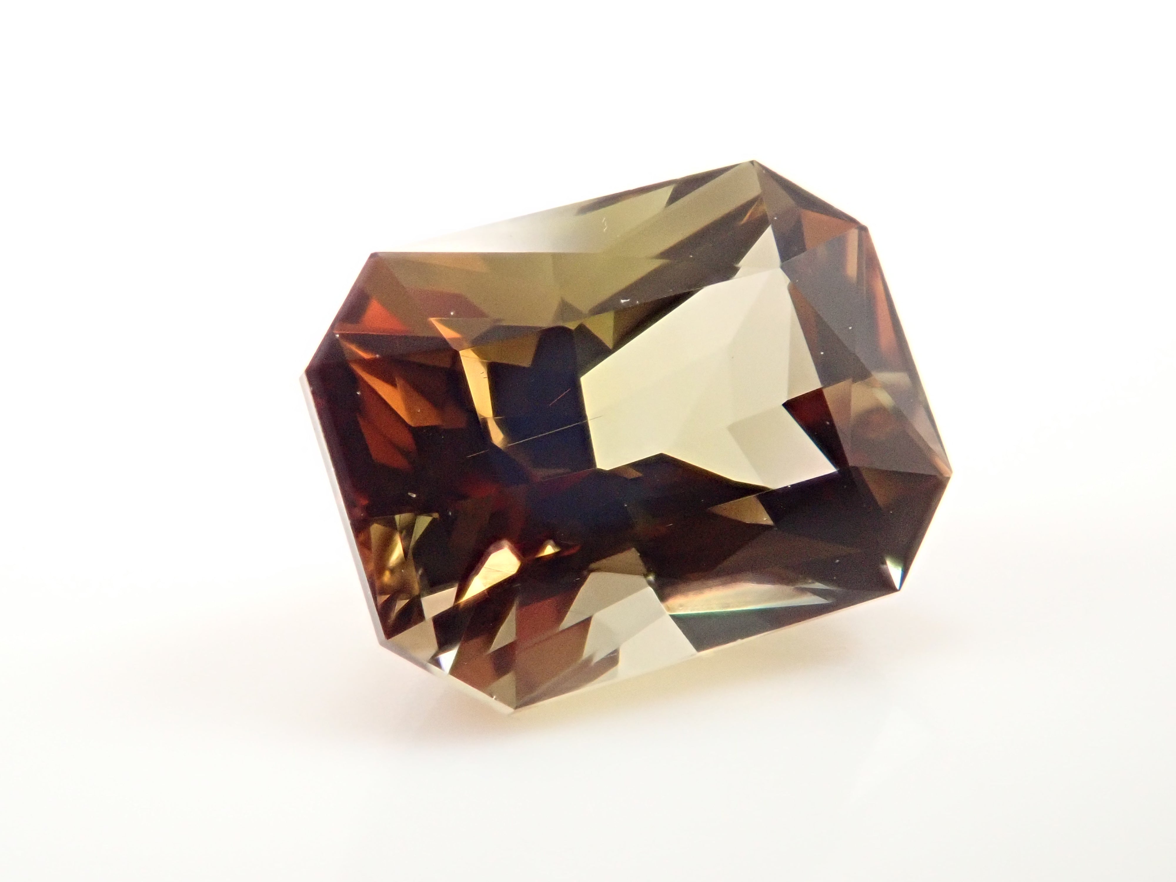 【11/6 22時販売】マダガスカル産アンダリュサイト 1.967ctルース