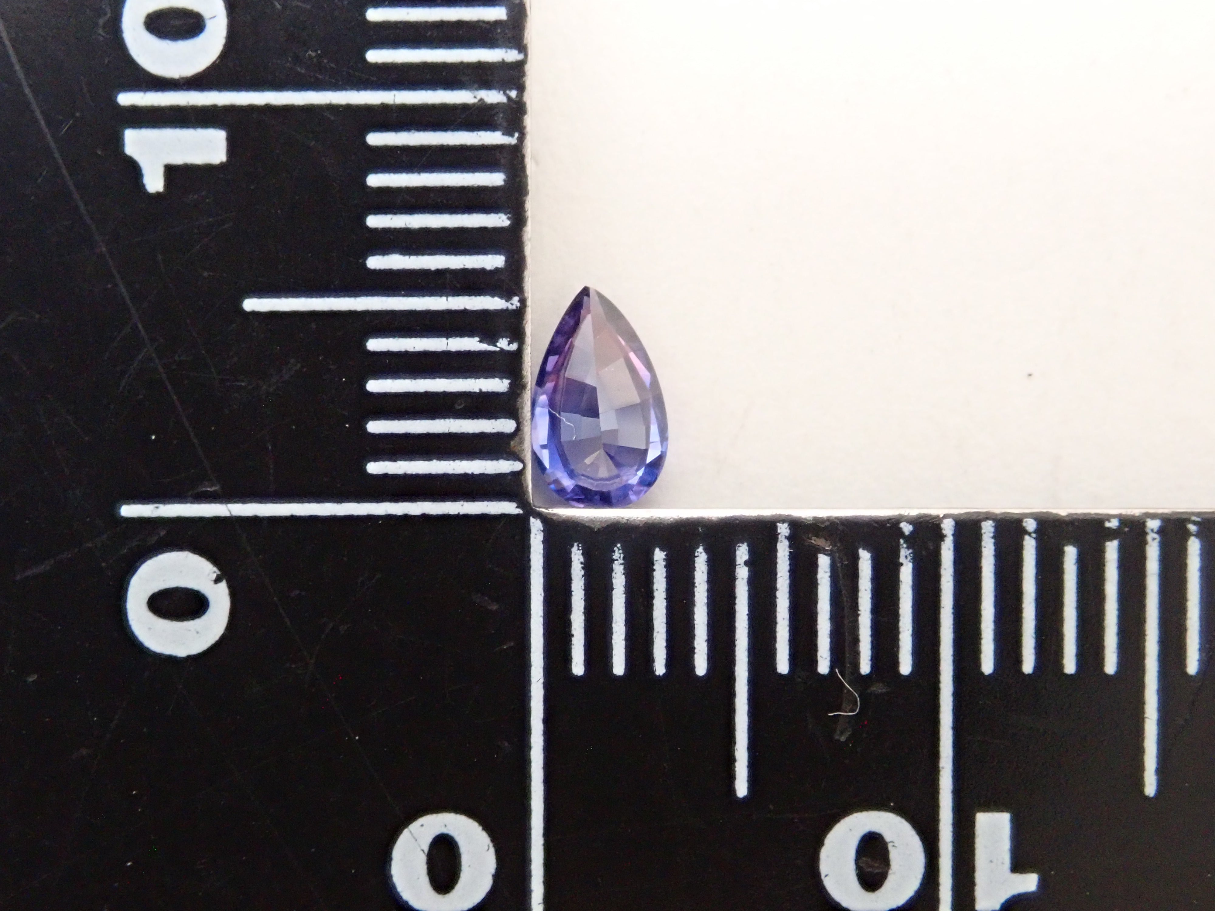 [11/22 22:00] 坦尚尼亞雙色藍寶石 0.299克拉 散裝