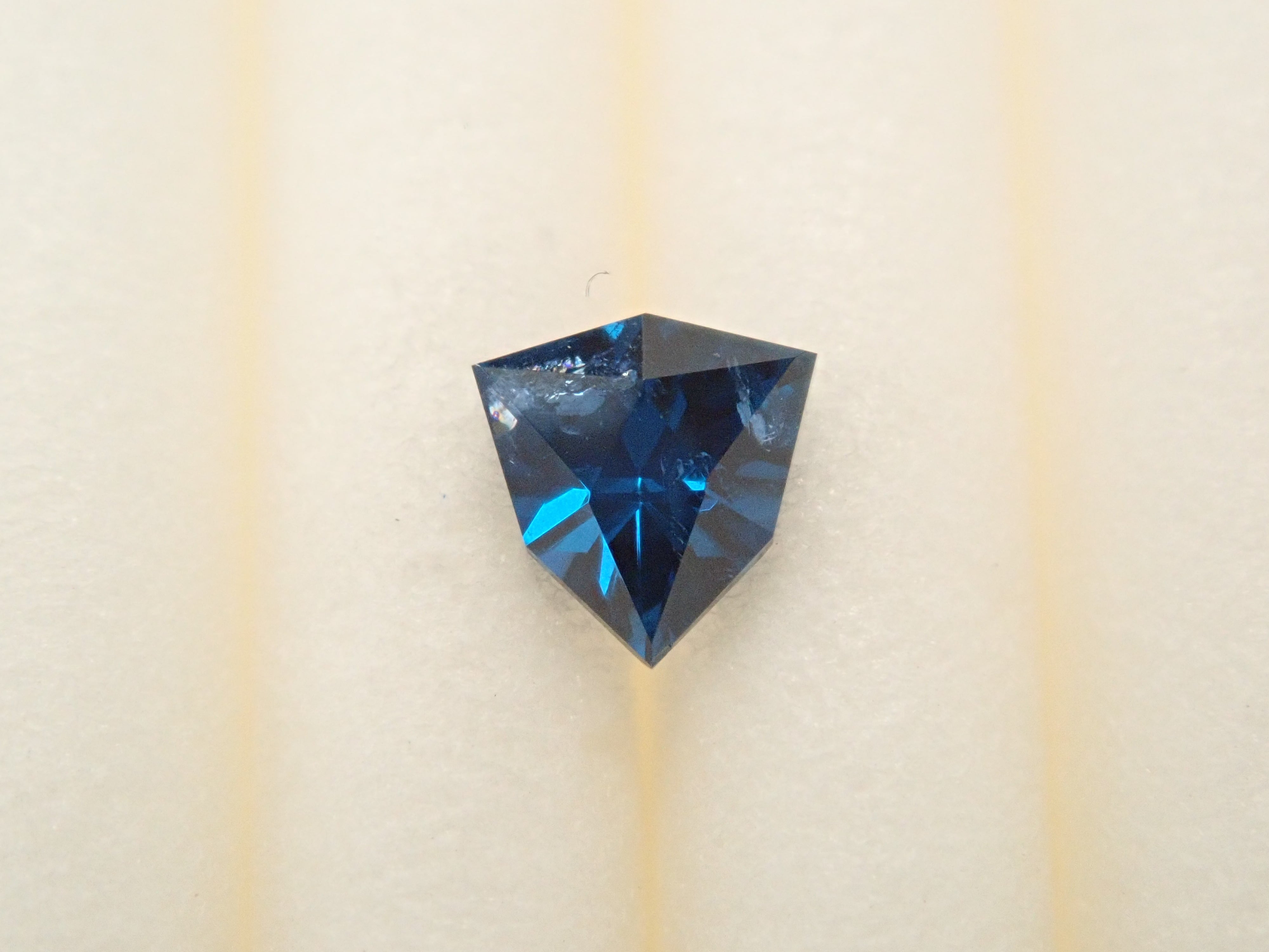 【11/3 22時販売】ナイジェリア産コバルトガーナイト 0.171ctルース 鑑別書