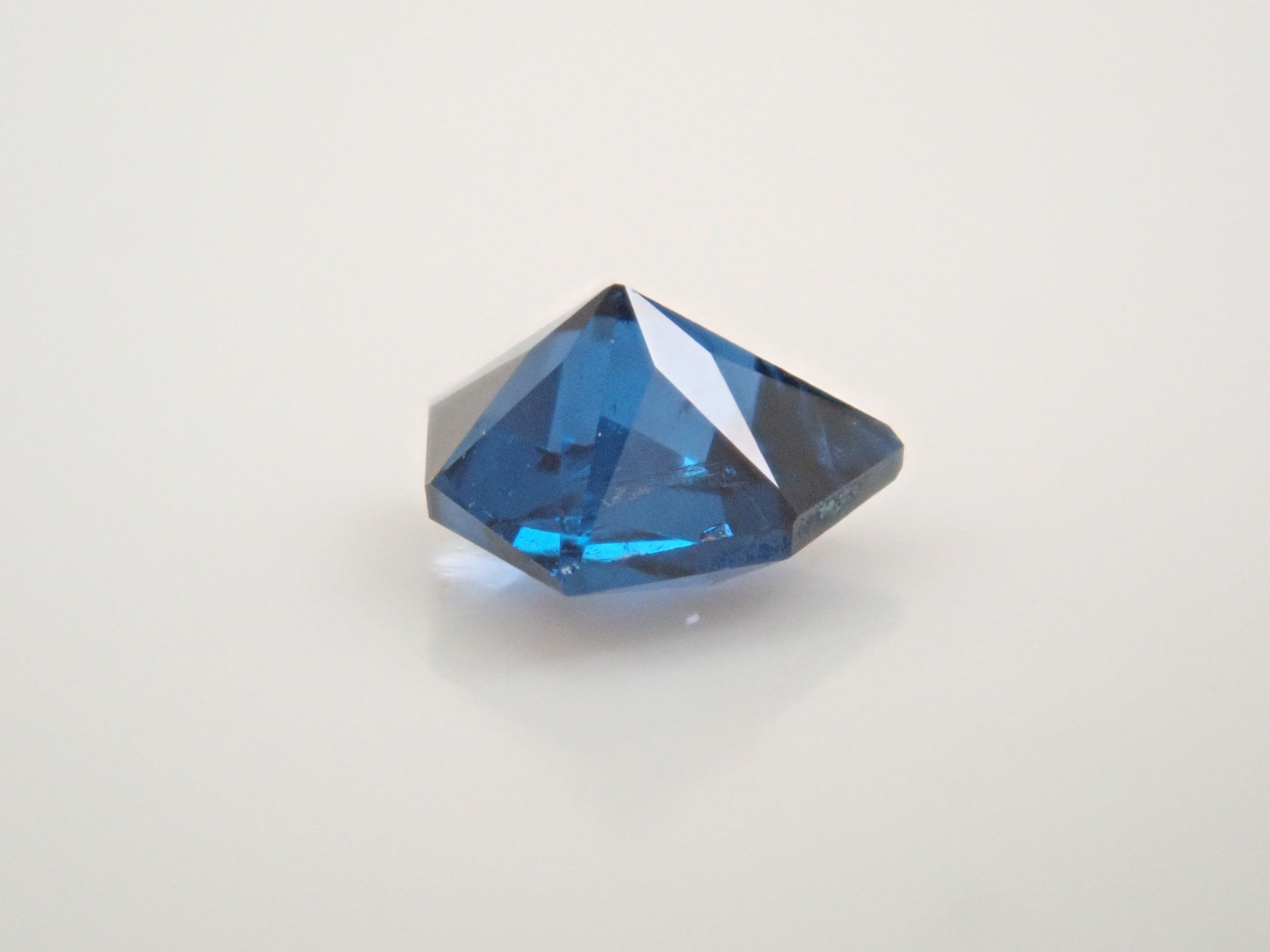 【11/3 22時販売】ナイジェリア産コバルトガーナイト 0.171ctルース 鑑別書