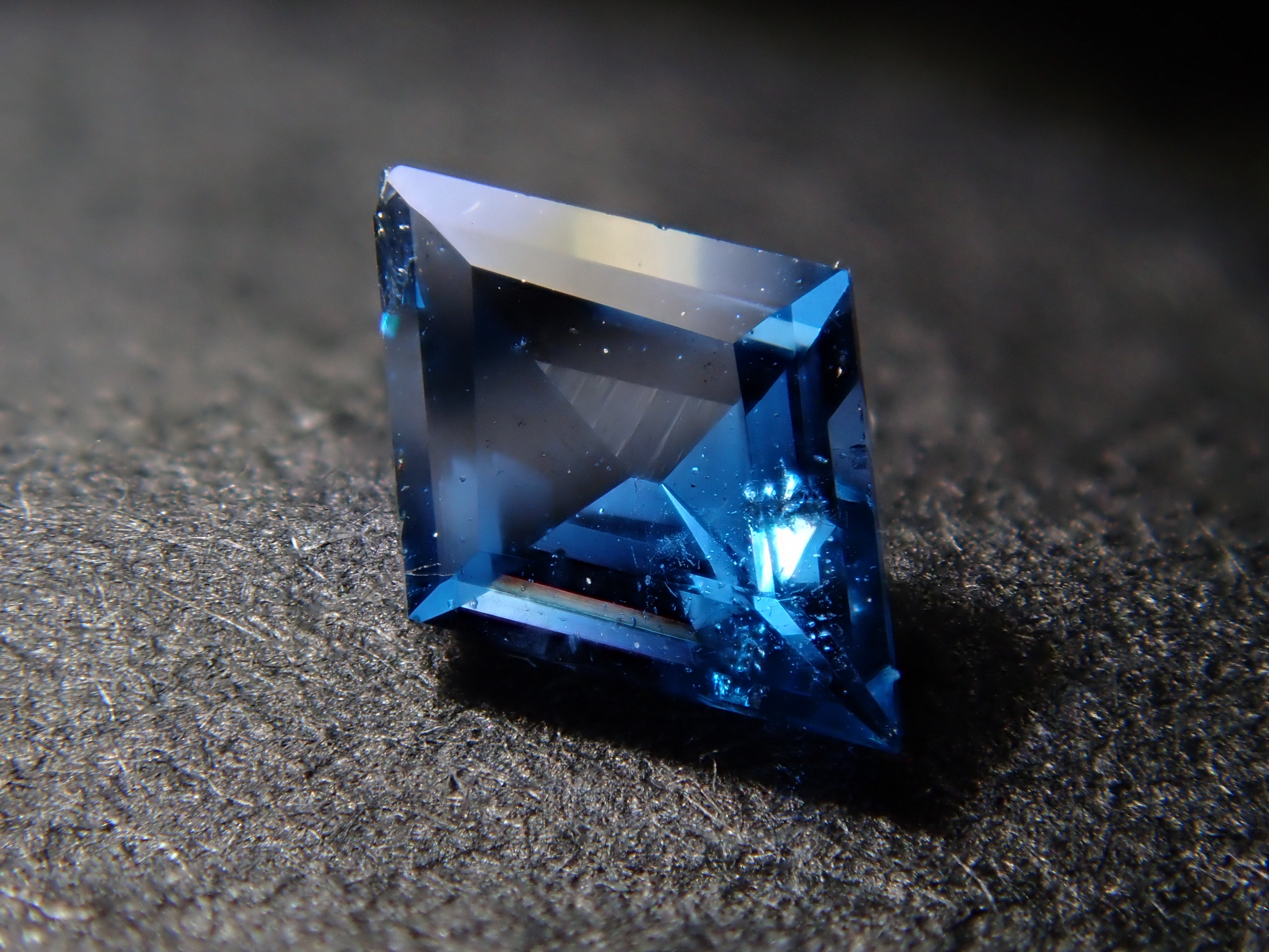 【11/3 22時販売】ナイジェリア産コバルトガーナイト 0.152ctルース 鑑別書