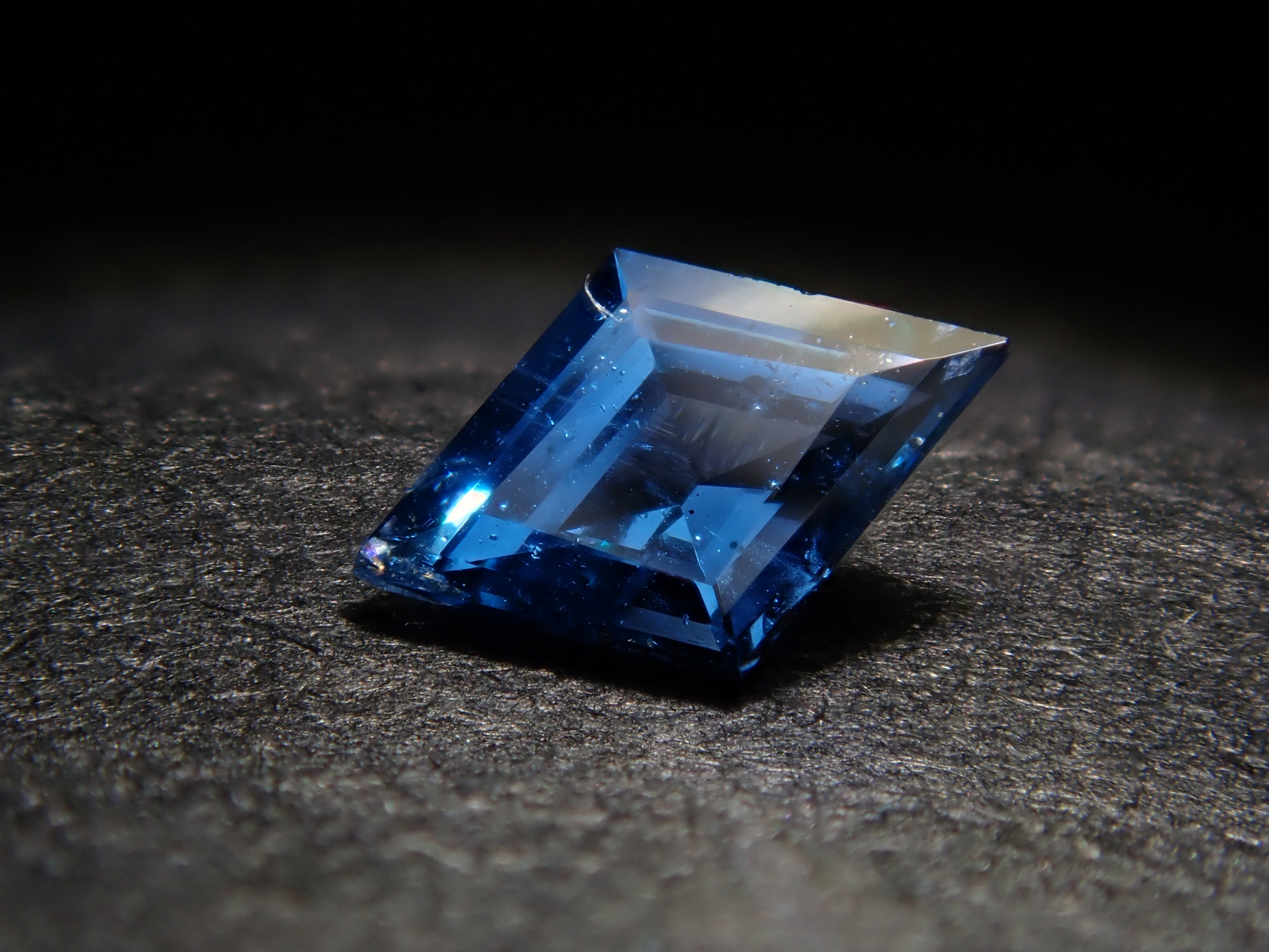 【11/3 22時販売】ナイジェリア産コバルトガーナイト 0.152ctルース 鑑別書