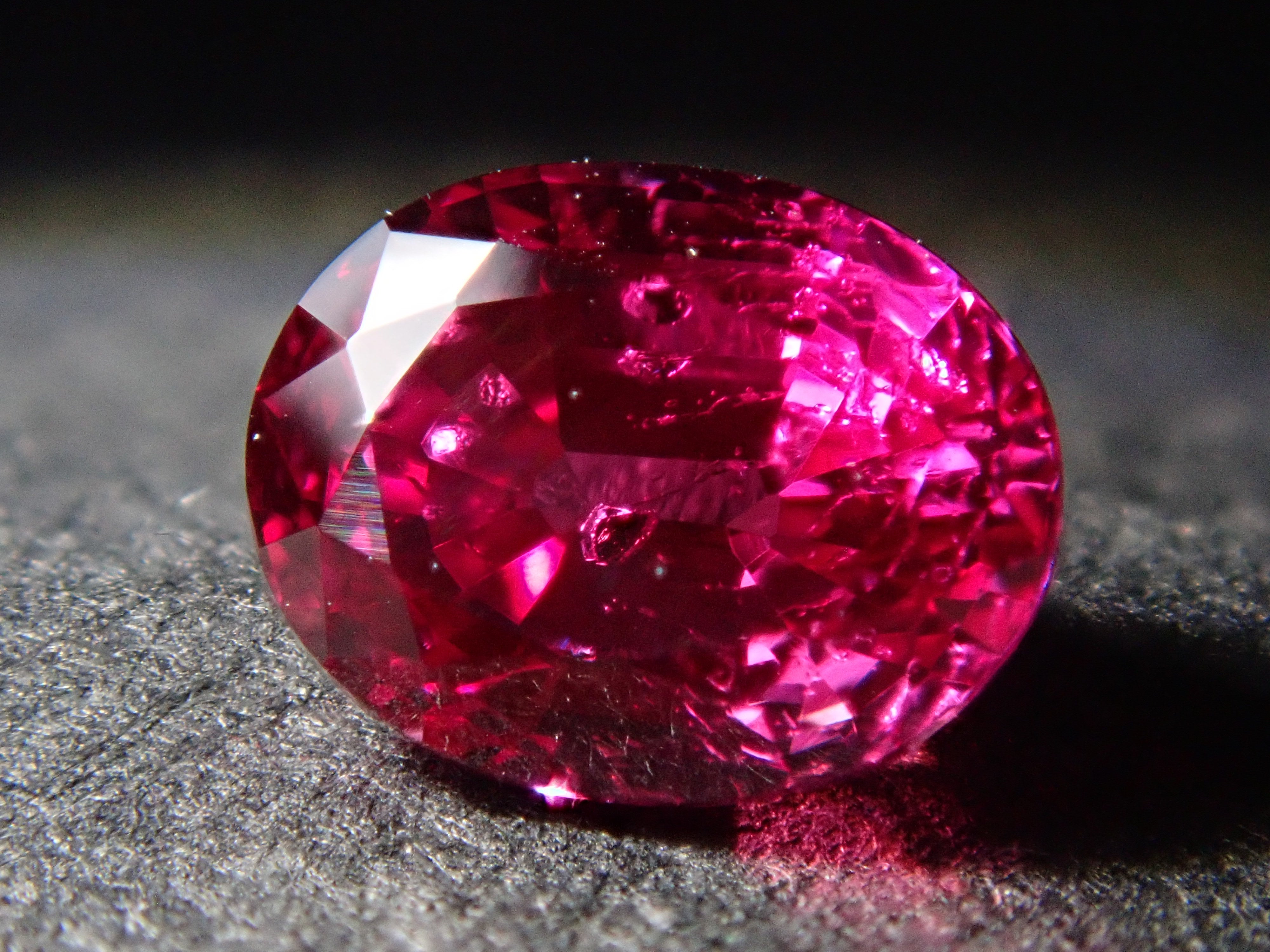 ミャンマー産非加熱ピジョンブラッドルビー  0.640ctルース AIGS