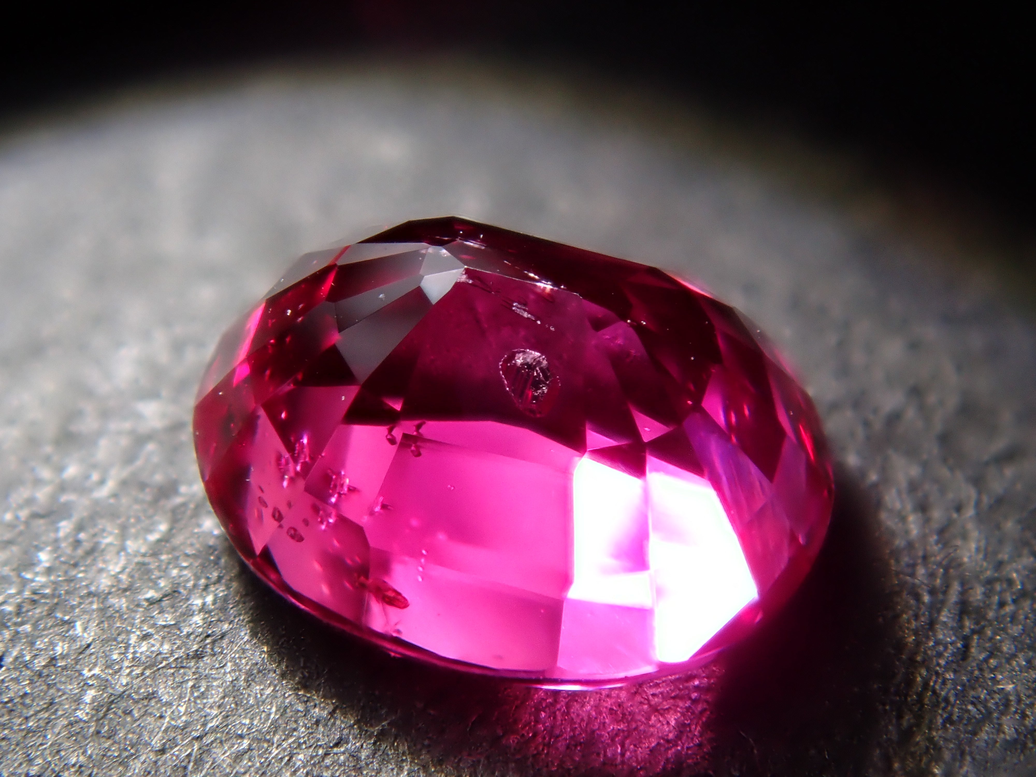 ミャンマー産非加熱ピジョンブラッドルビー  0.640ctルース AIGS