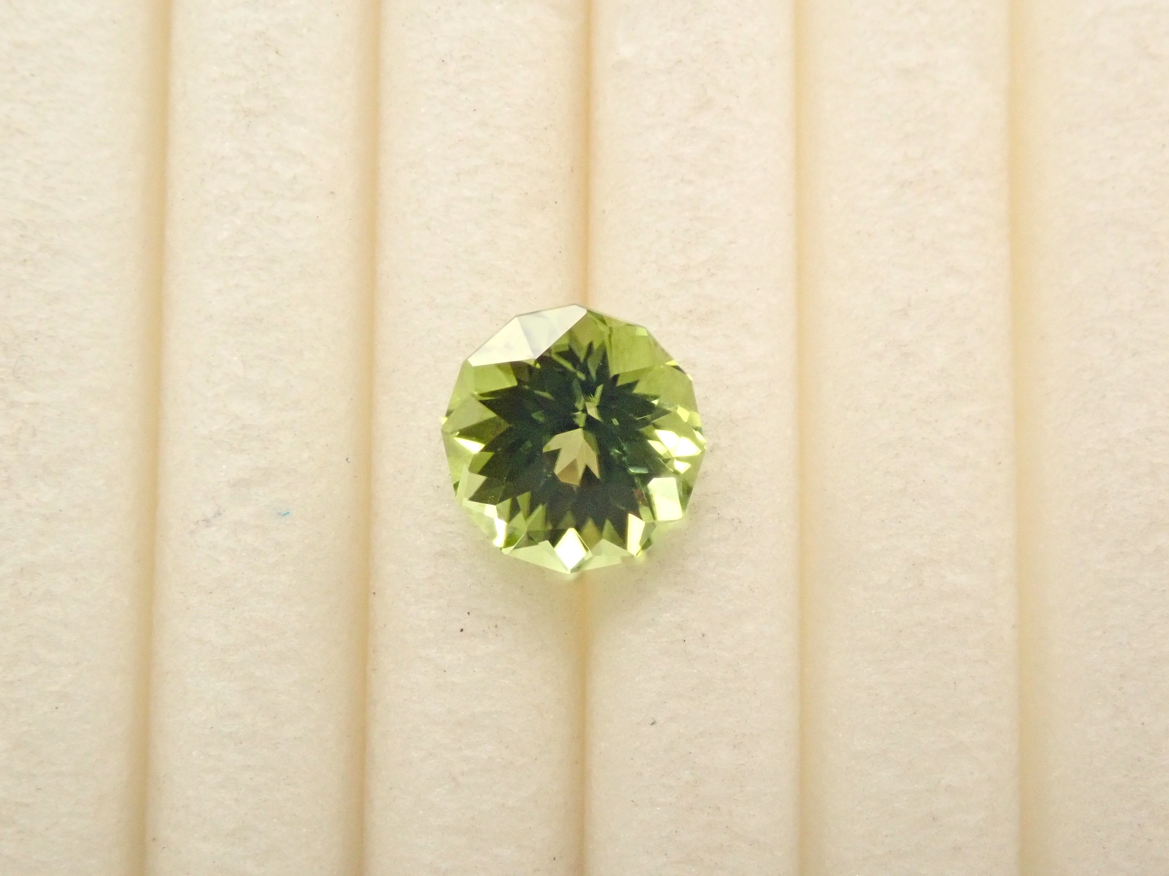 パキスタン産ペリドット 5.0mm/0.517ctルース