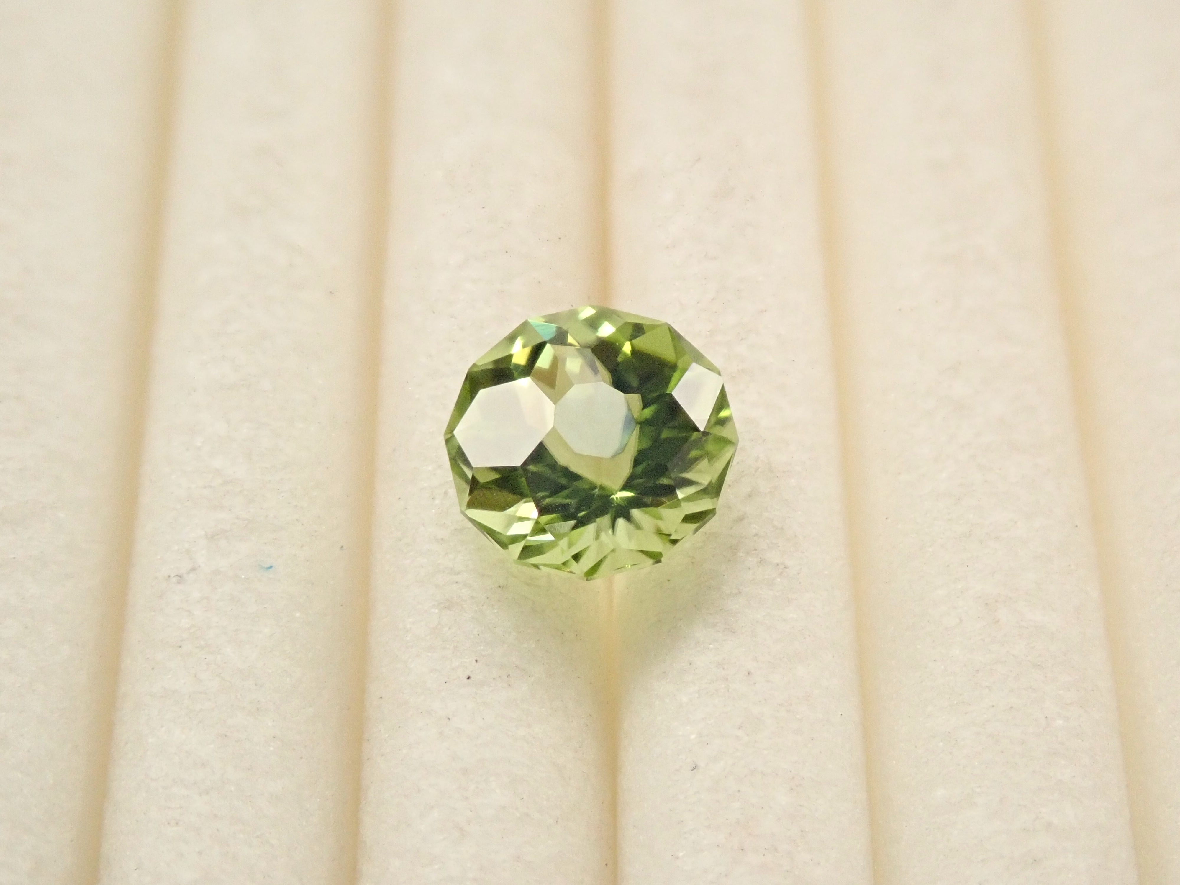 パキスタン産ペリドット 5.0mm/0.517ctルース