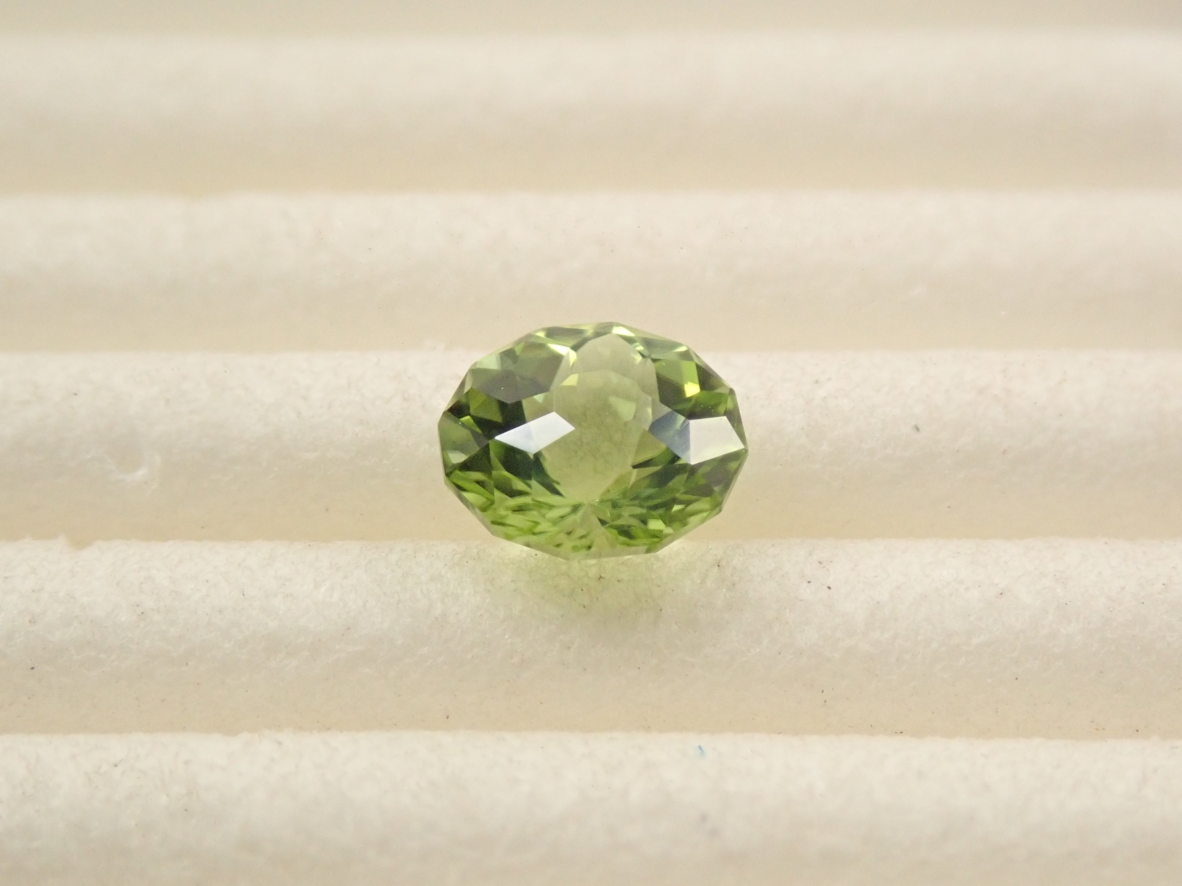 パキスタン産ペリドット 5.0mm/0.517ctルース