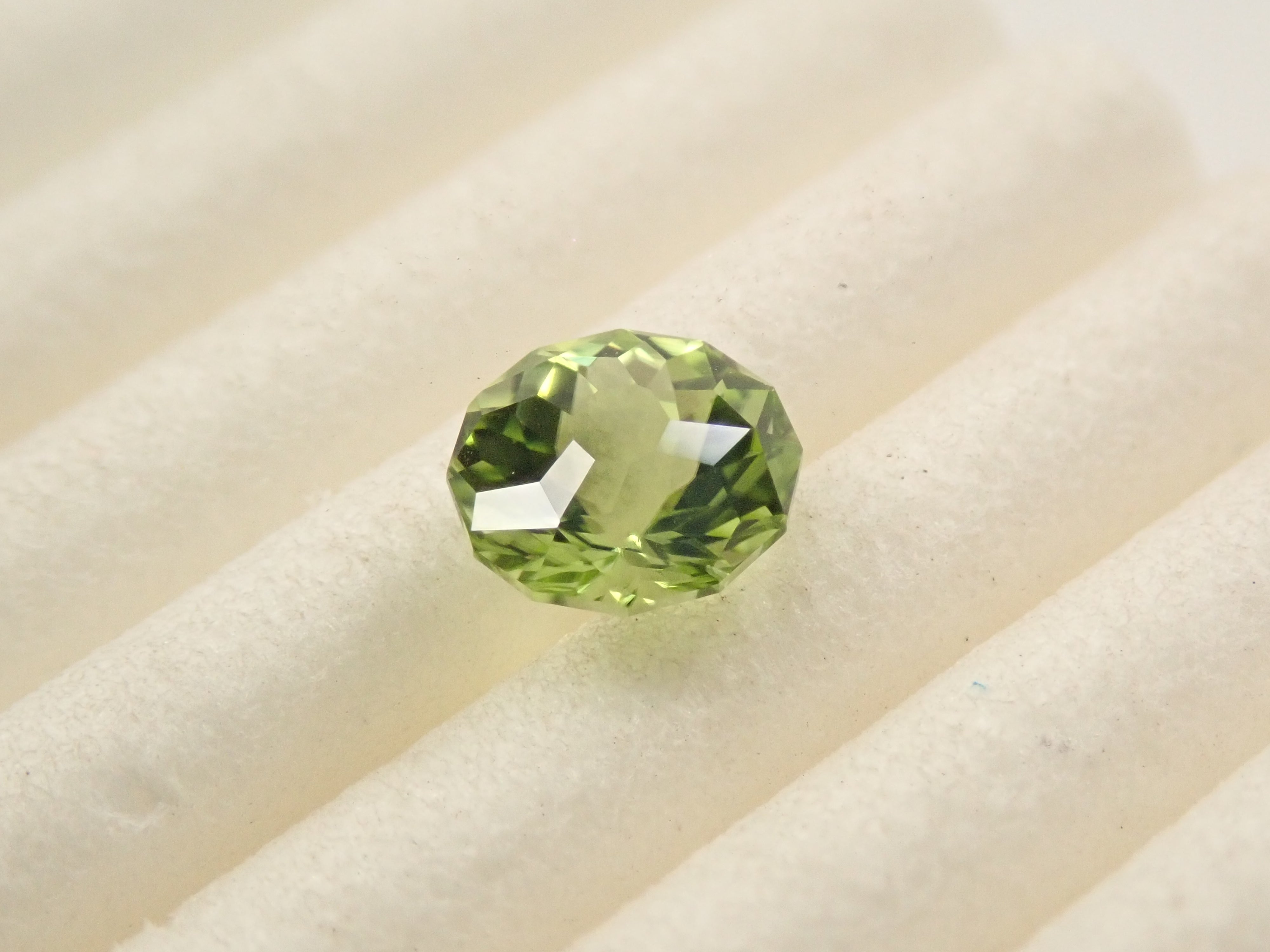 パキスタン産ペリドット 5.0mm/0.517ctルース