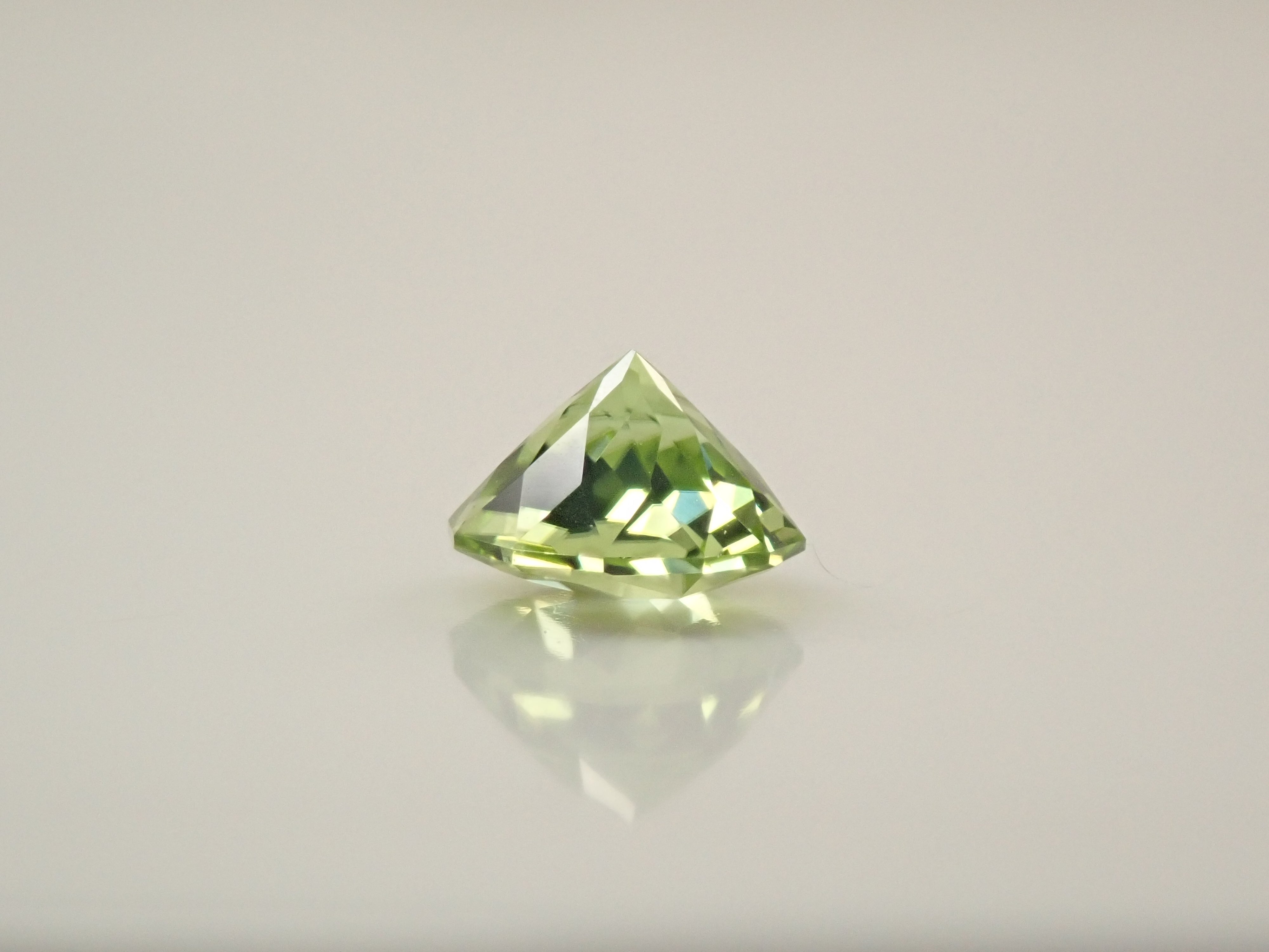 パキスタン産ペリドット 5.0mm/0.517ctルース