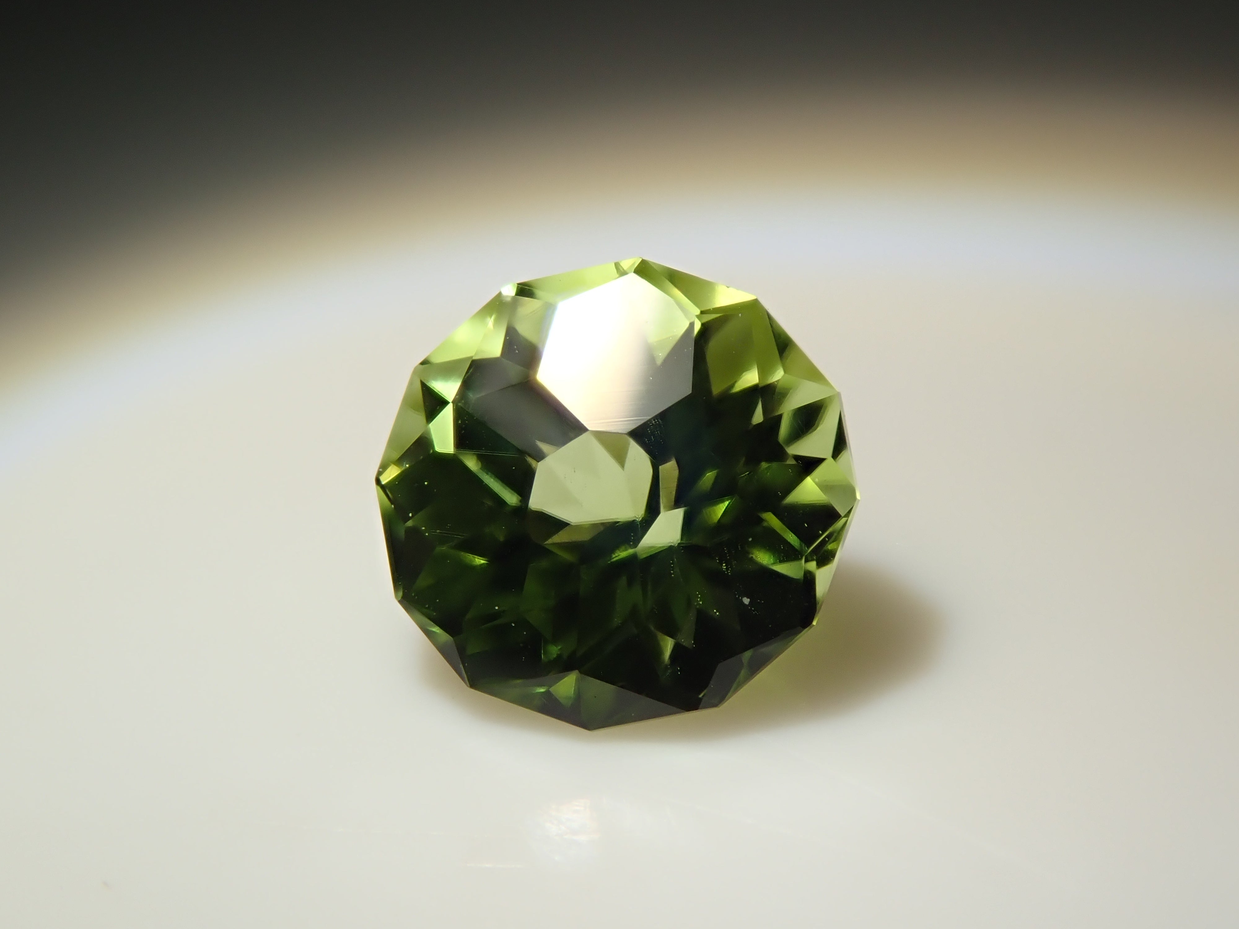 パキスタン産ペリドット 5.0mm/0.517ctルース