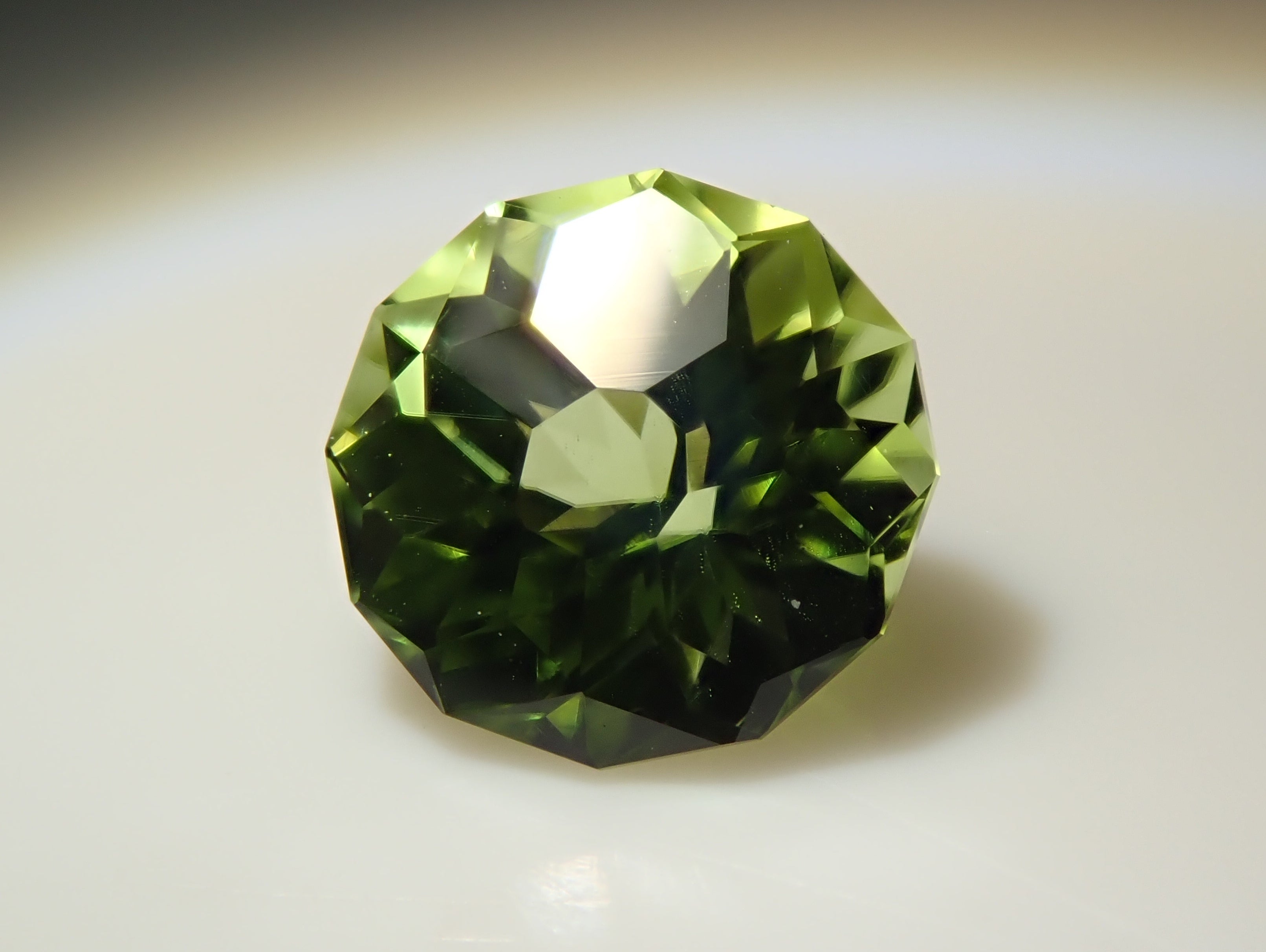 パキスタン産ペリドット 5.0mm/0.517ctルース