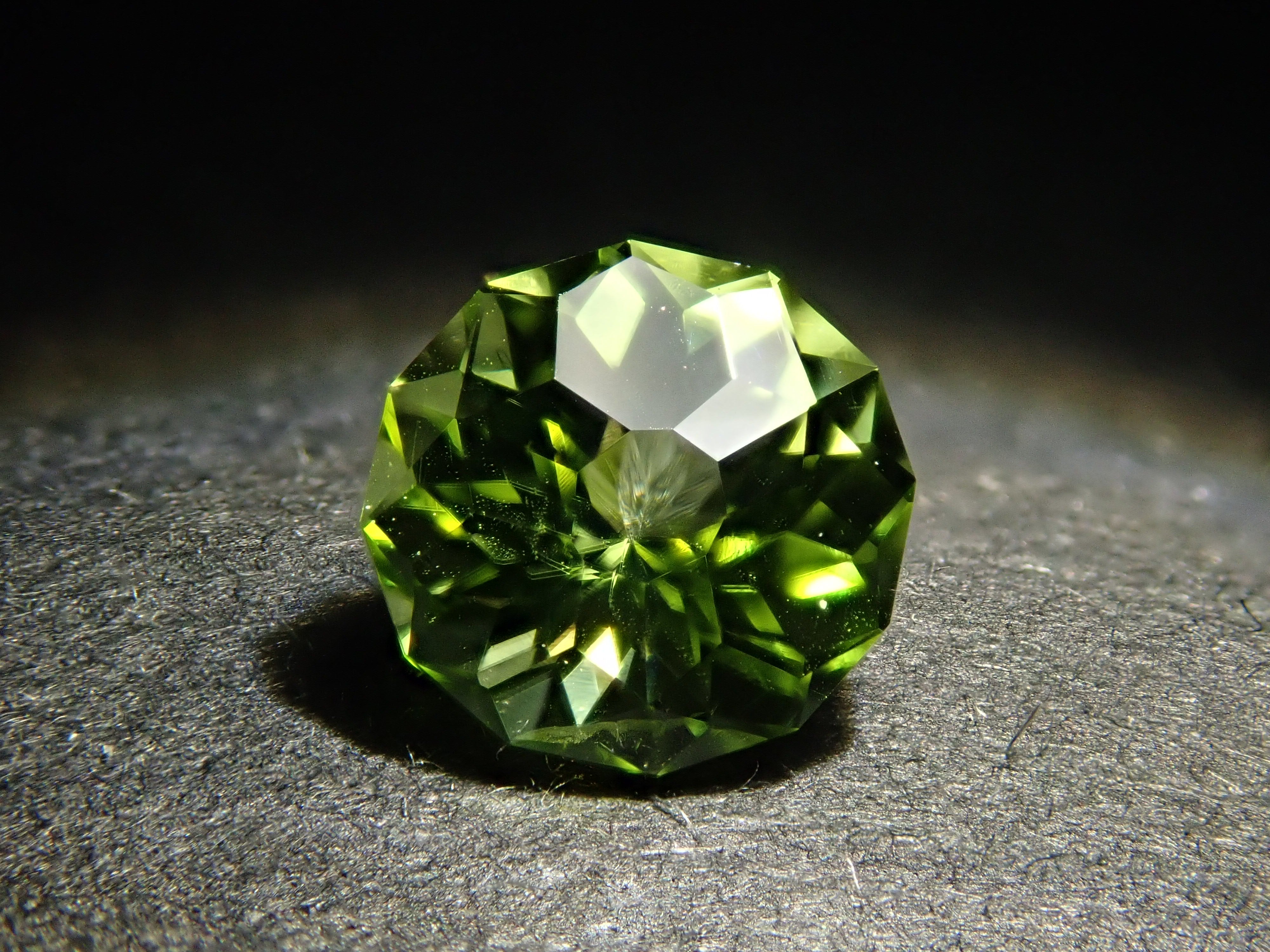 パキスタン産ペリドット 5.0mm/0.517ctルース